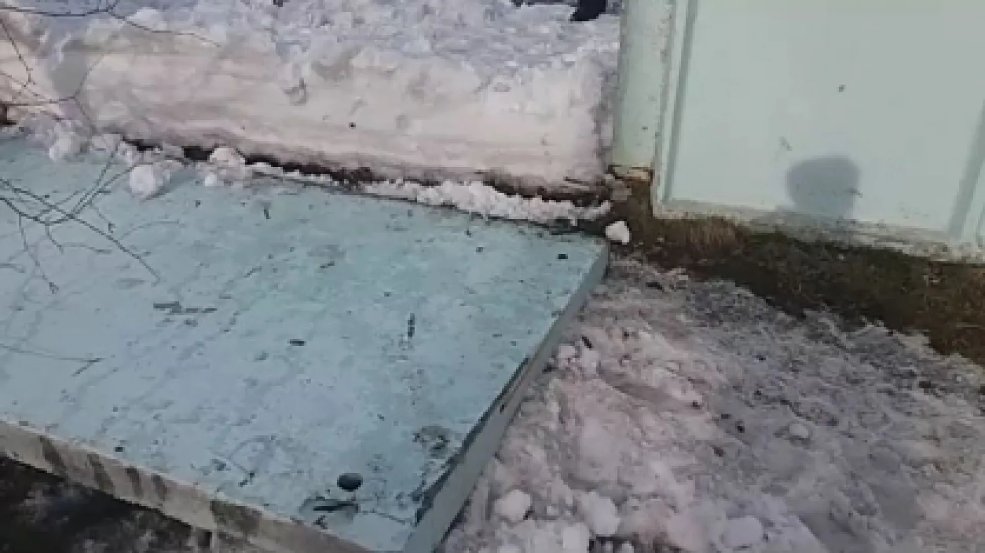 Замдиректора барнаульской школы будут судить за падение бетонной плиты на первоклассницу