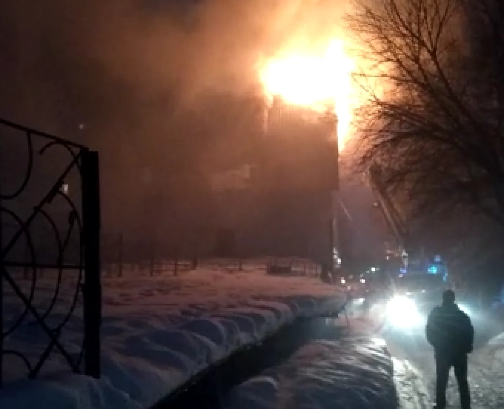 Сильный пожар в гостинице произошел в Барнауле