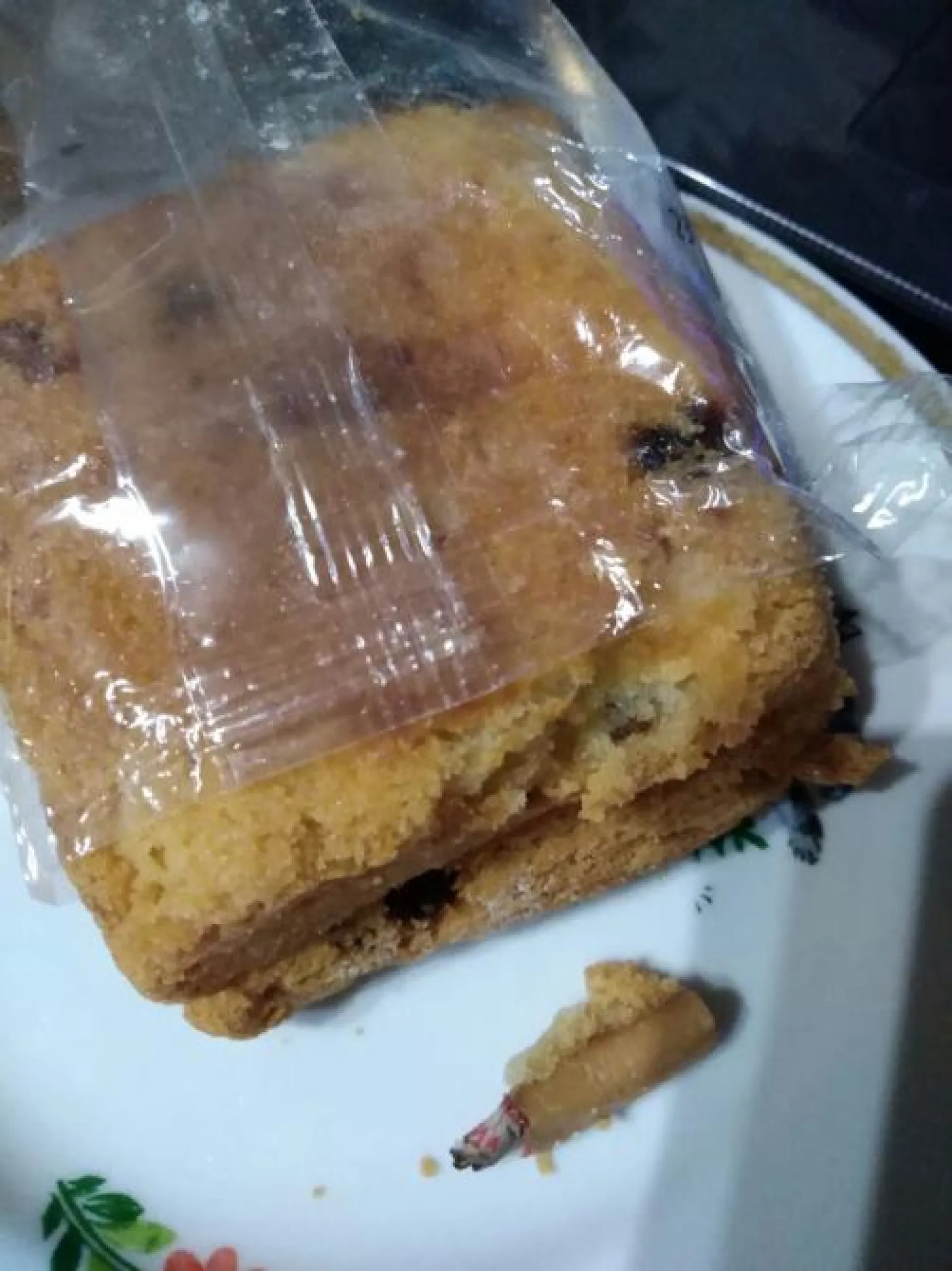 Барнаулец купил кекс с окурком