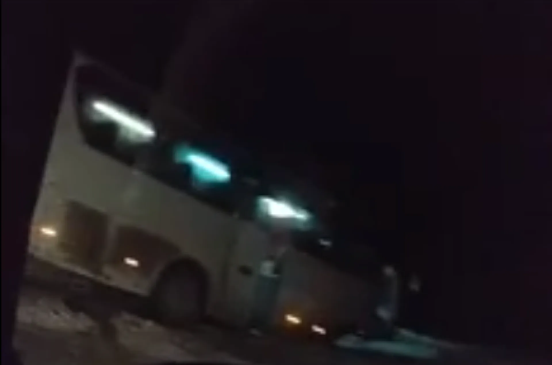 Пассажирский автобус Бийск – Барнаул слетел с трассы из-за непогоды