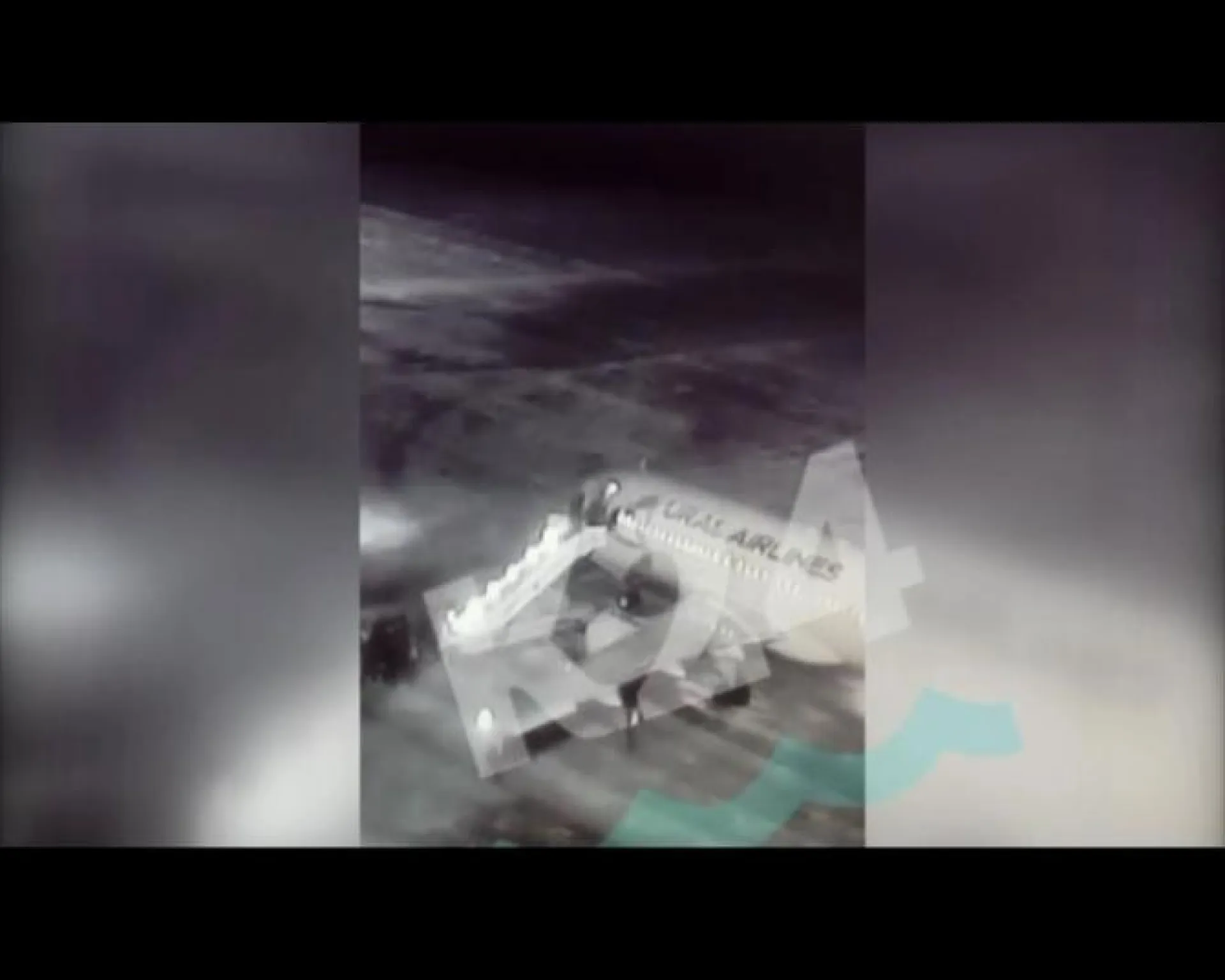 Видео: момент обрушения трапа в барнаульском аэропорту