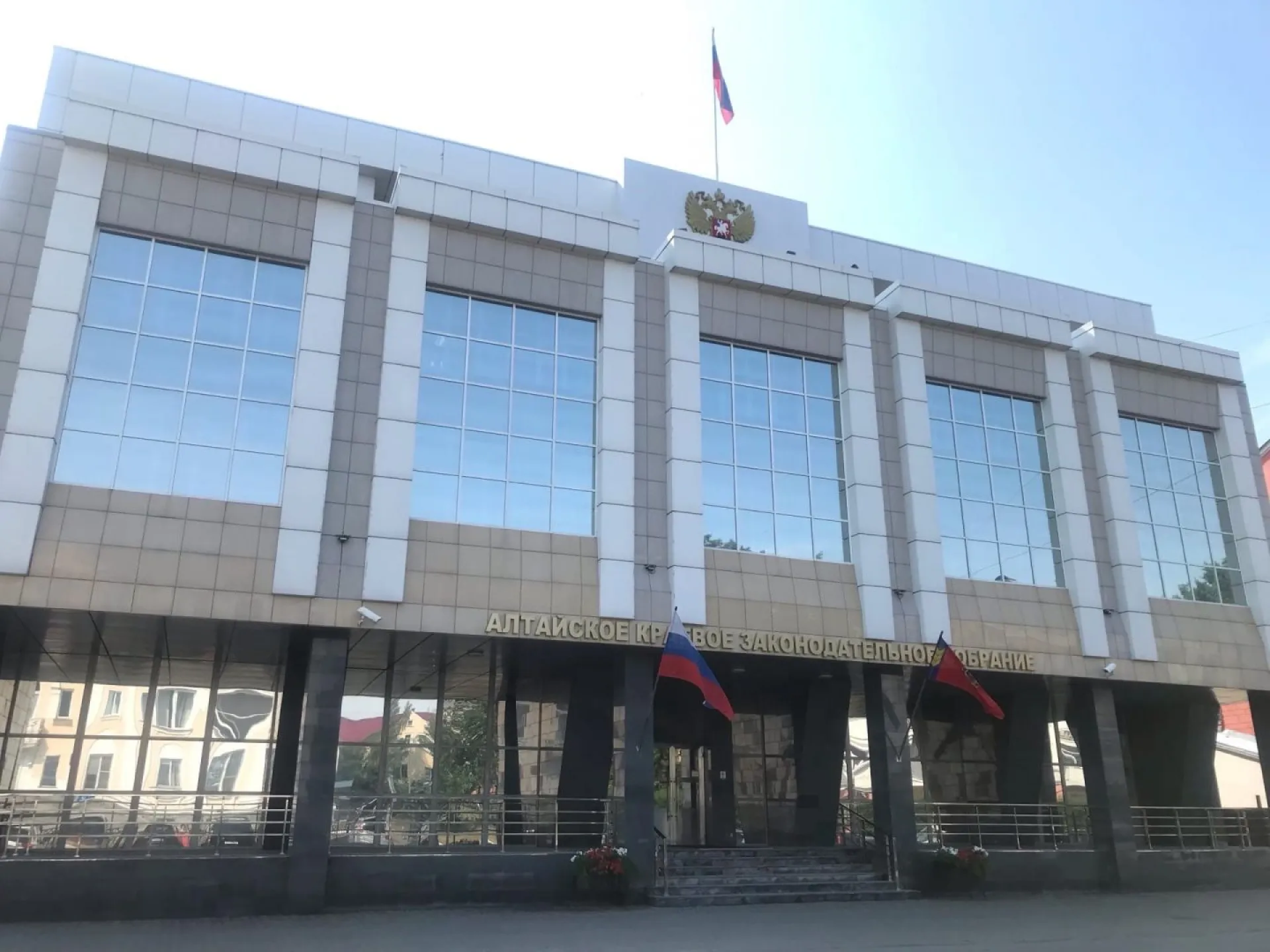 Алтайские депутаты составили список вопросов к отчёту губернатора