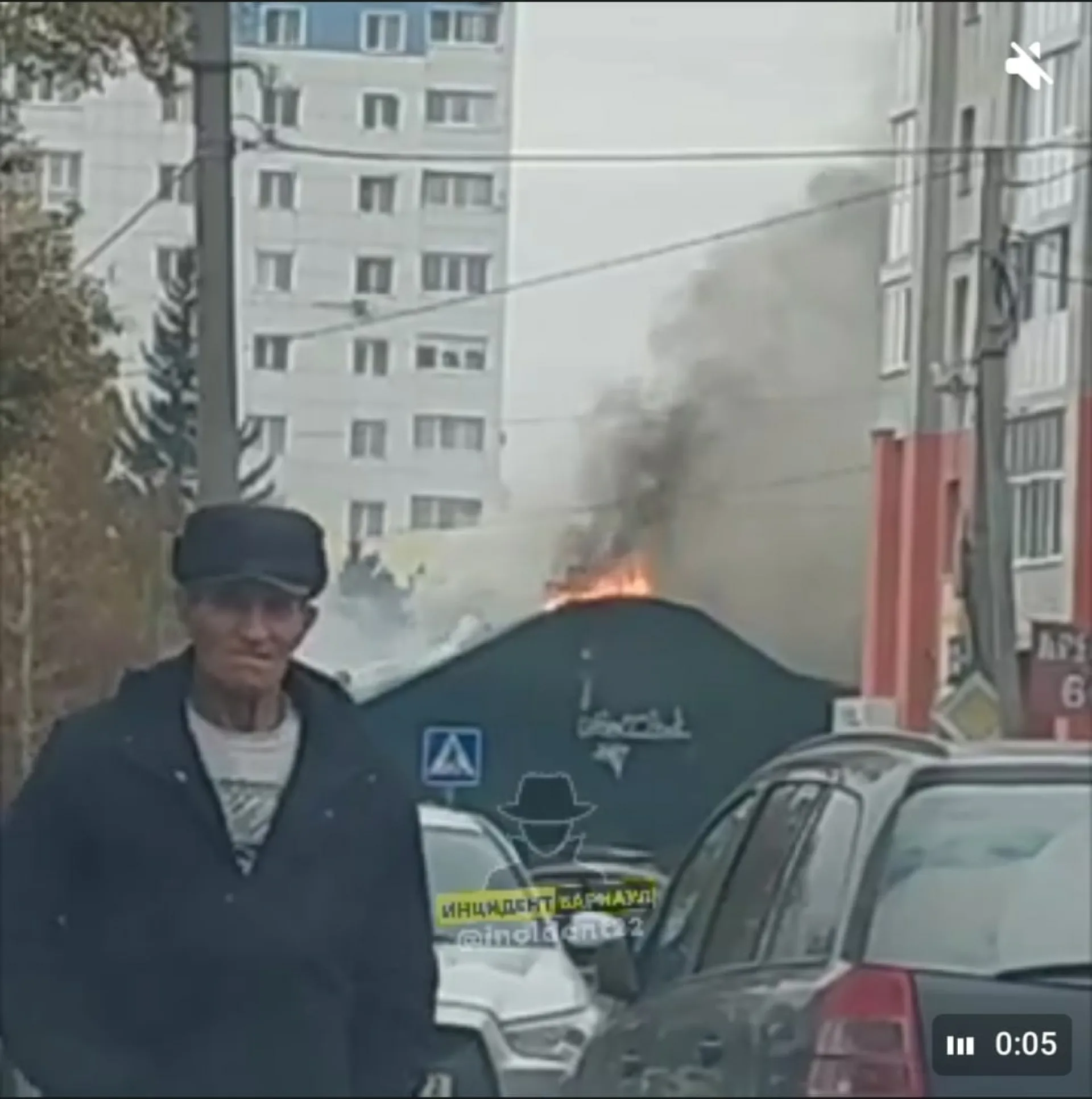 В Барнауле сотрудники МЧС потушили пожар в двухэтажном здании В Барнауле сотрудники МЧС потушили пожар в двухэтажном здании