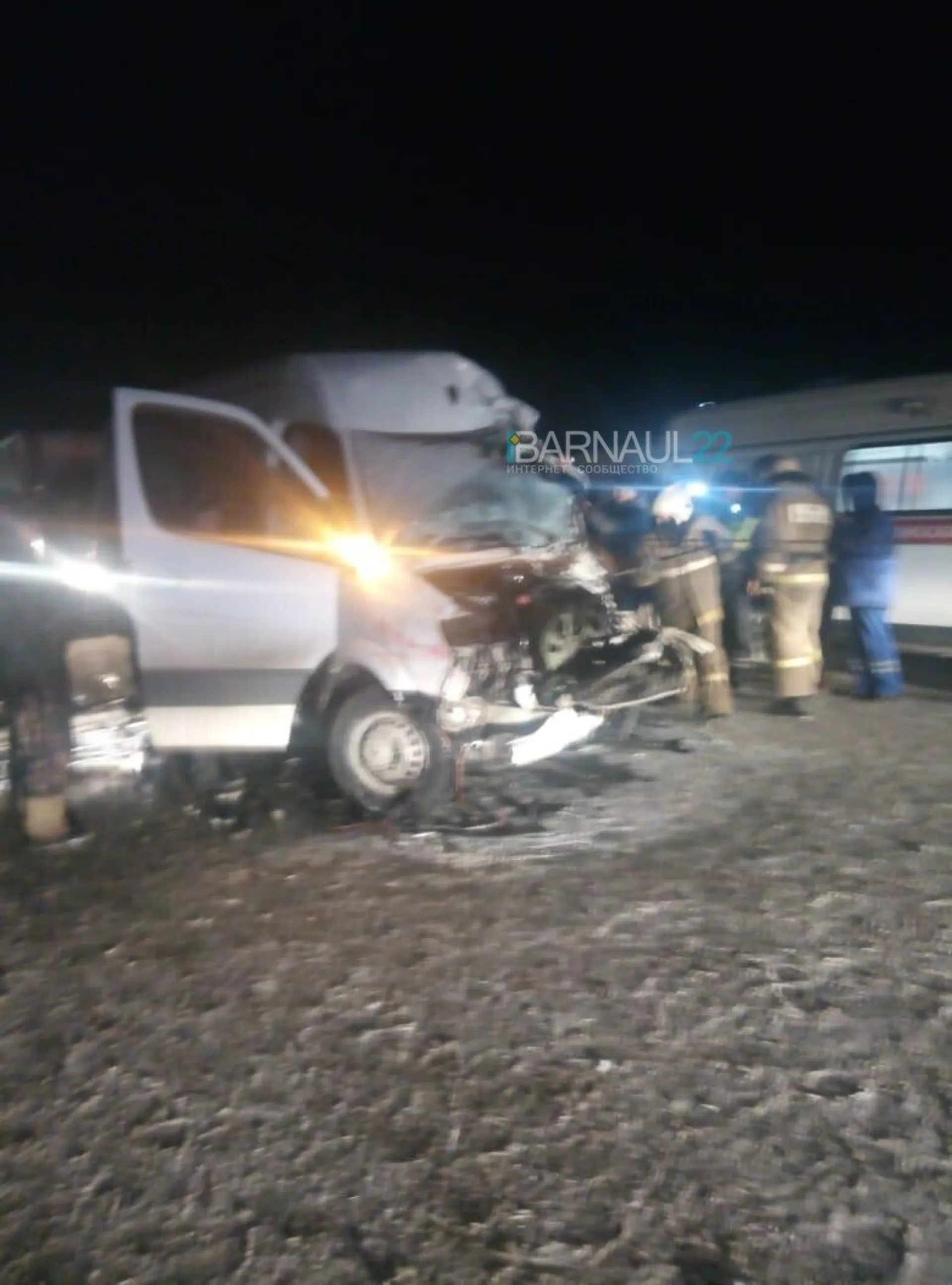 «Газель» столкнулась с пассажирским автобусом на алтайской трассе