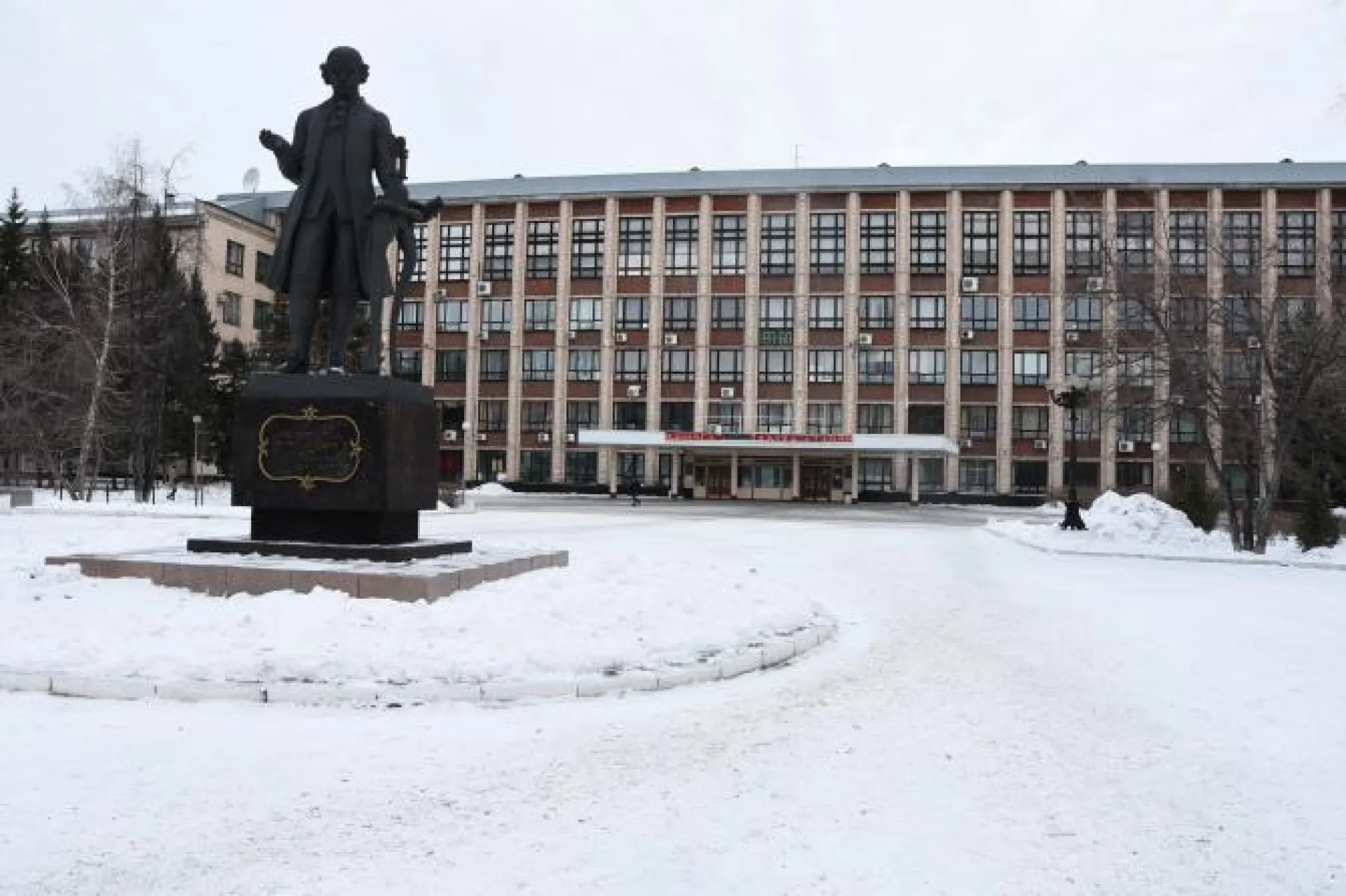 АлтГТУ совместно с китайским вузом будут реализовывать проект по обнаружению воды и льда на внеземных объектах 