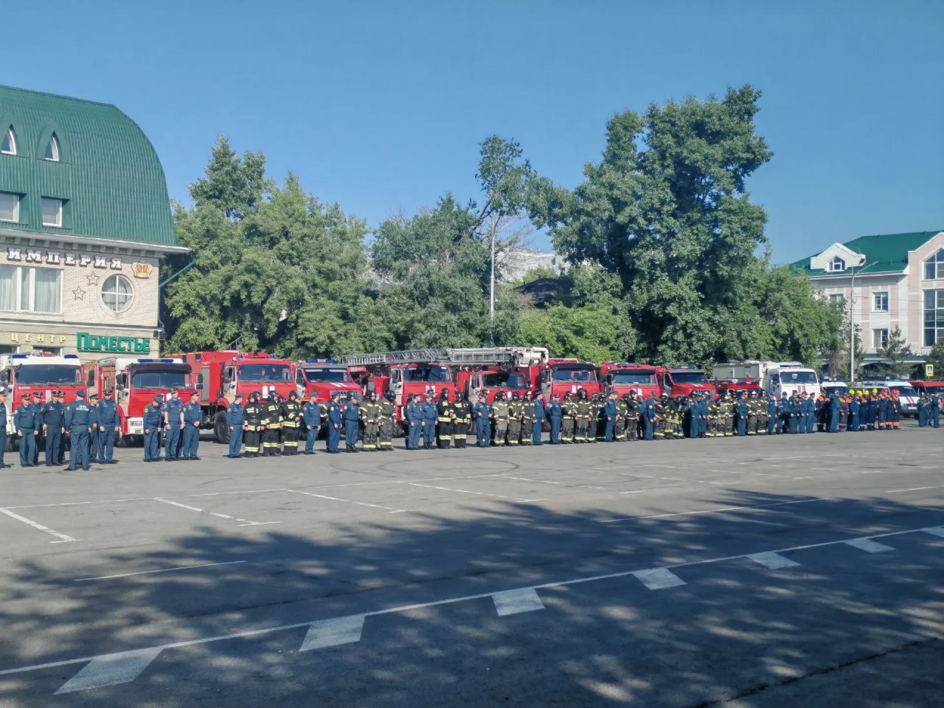 Гарнизонный развод личного состава государственной противопожарной службы ГУ МЧС России по Алтайскому краю состоялся в Барнауле