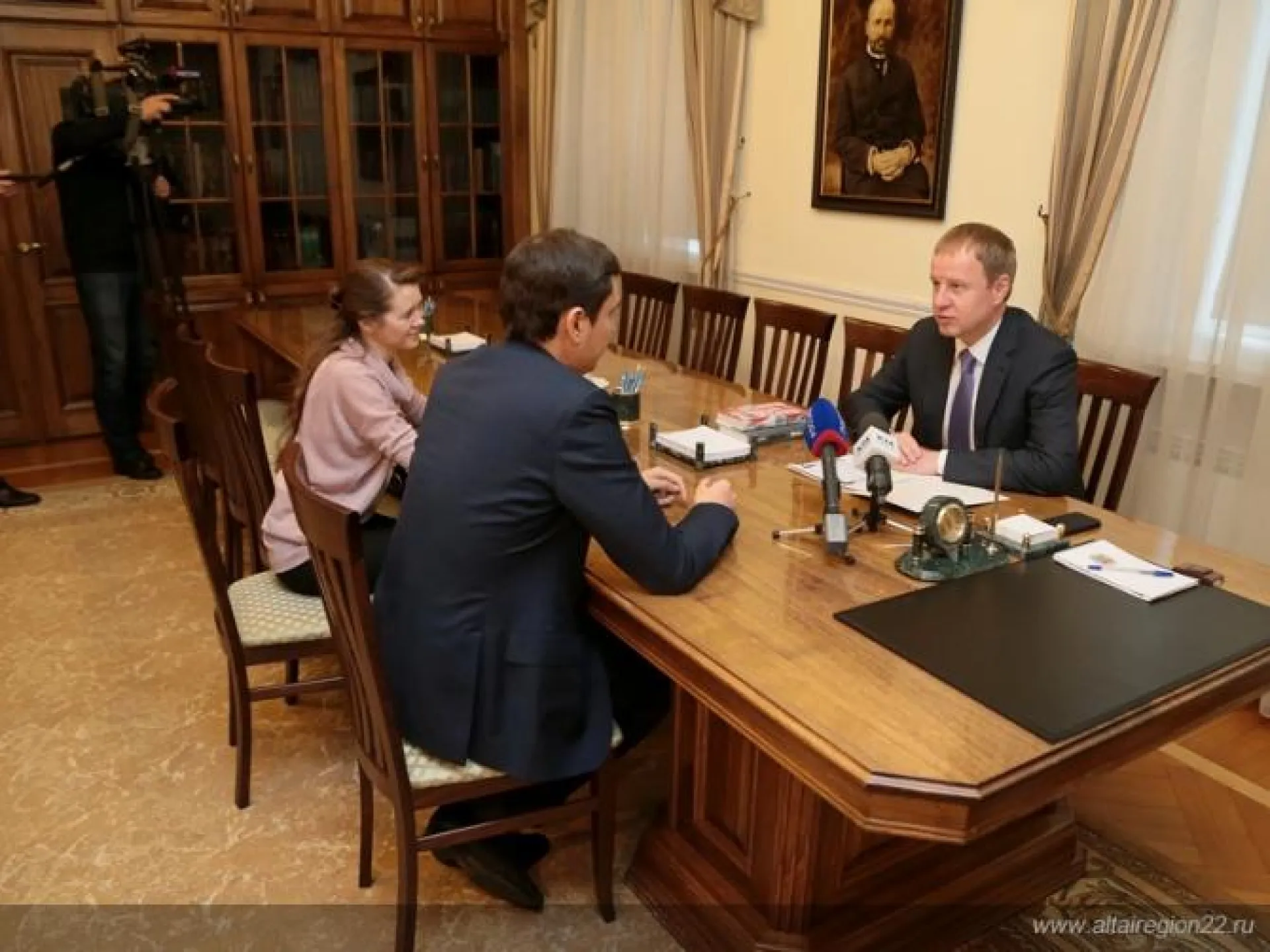 Виктор Томенко встретился с российским писателем и политиком Сергеем Шаргуновым