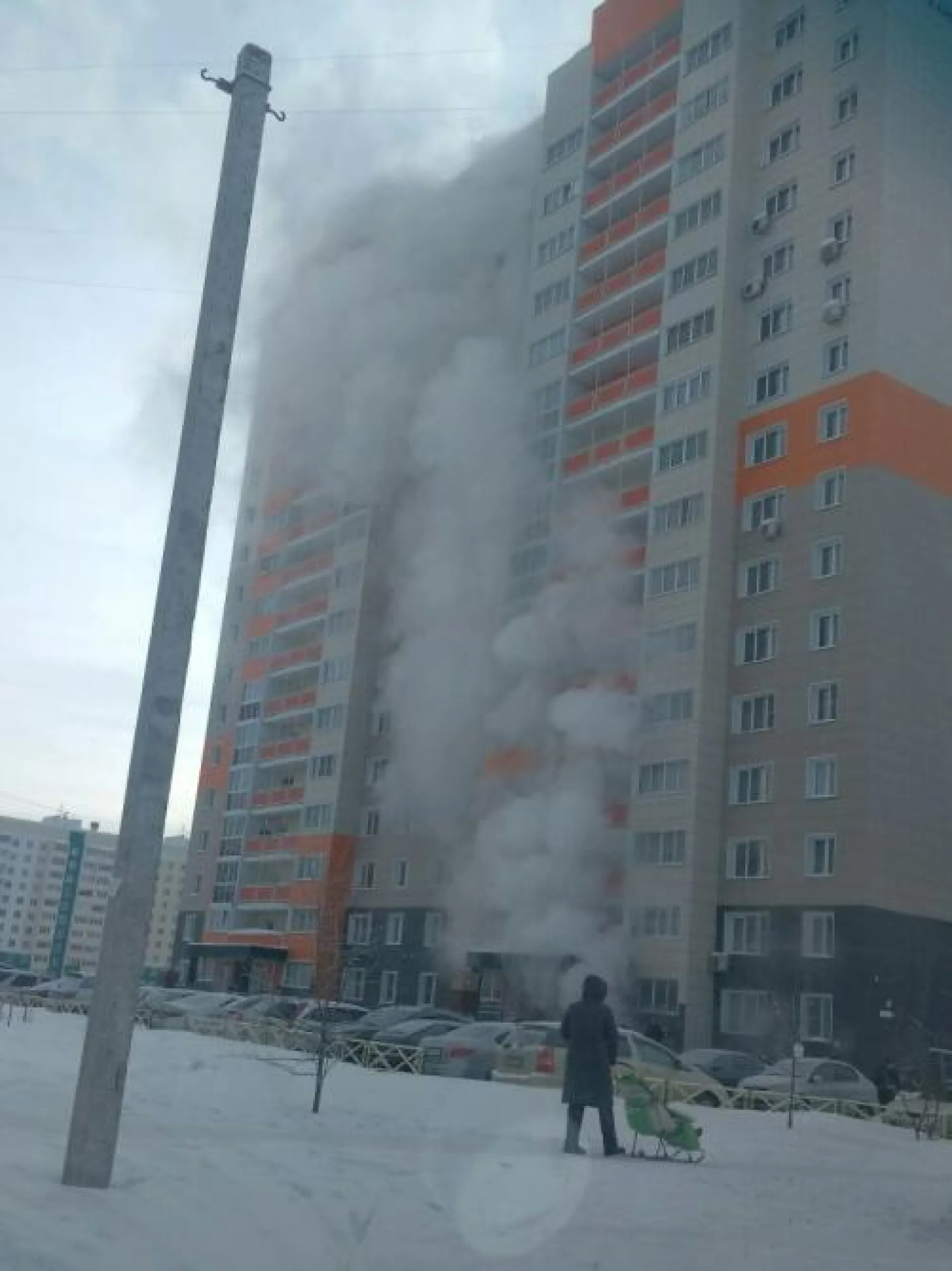 Соцсети: пар валит из подвала жилого дома в Барнауле 