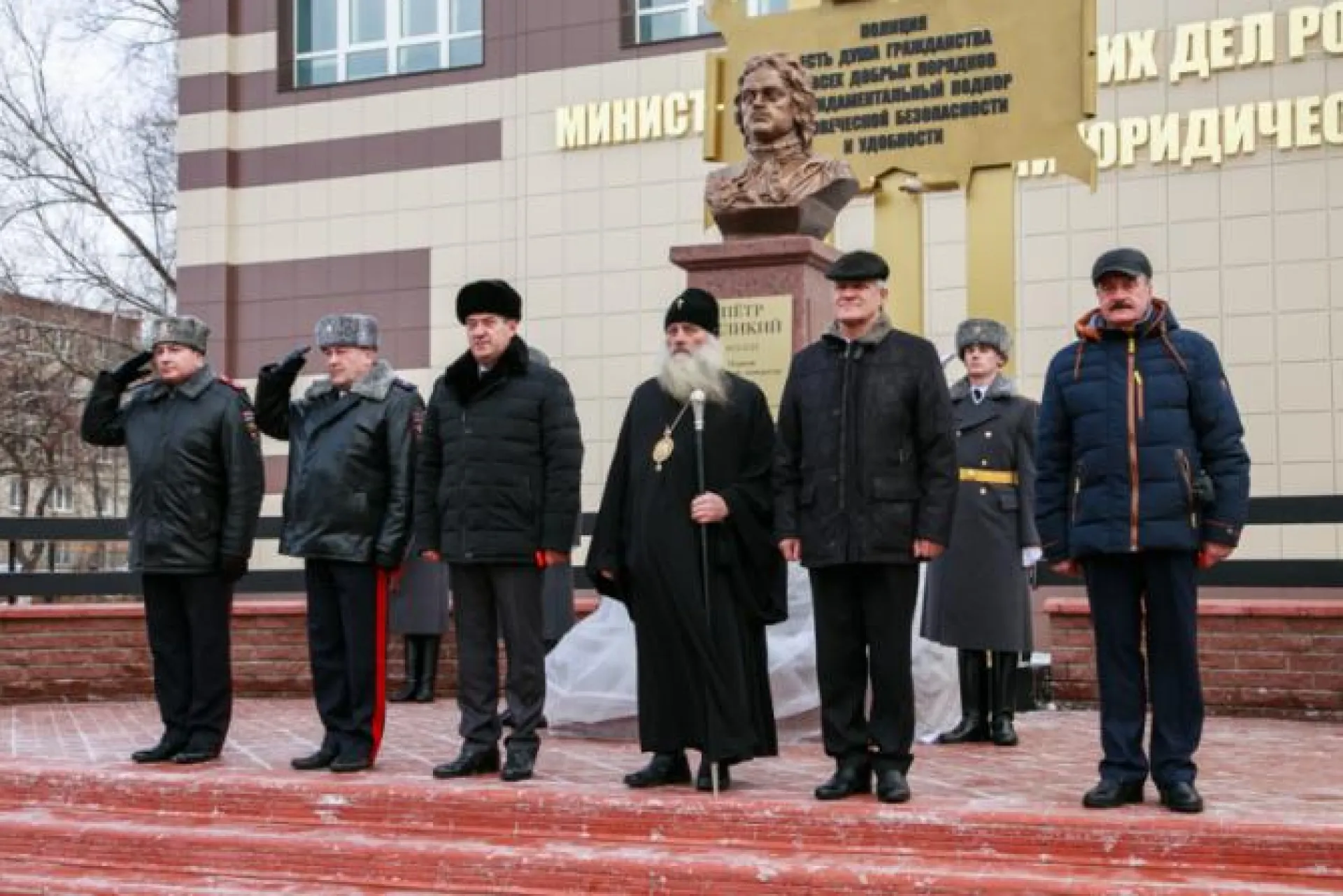 Памятник Петру I установили в Барнауле Памятник Петру I установили в Барнауле