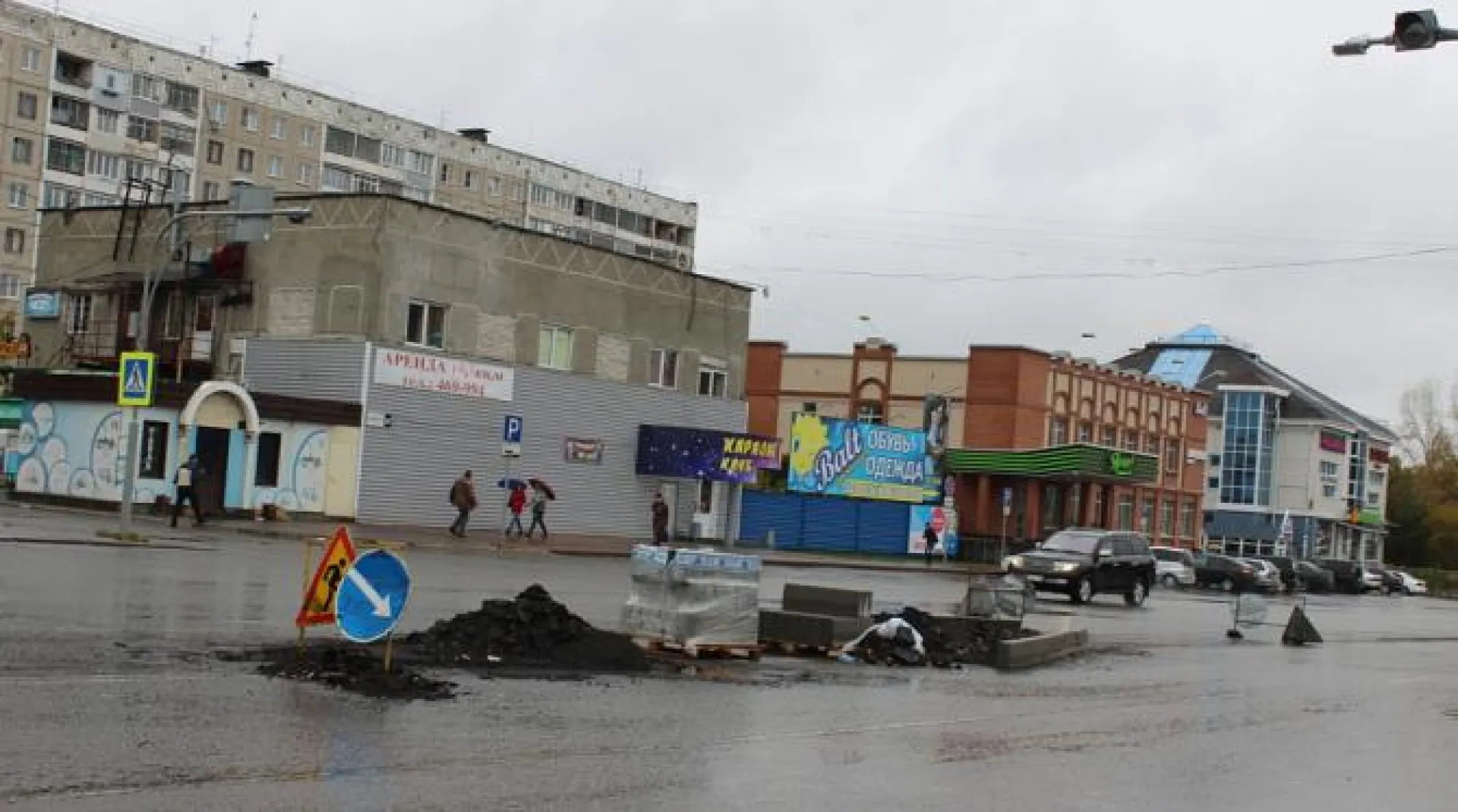 Островок безопасности начали строить на улице Энтузиастов в Барнауле Островок безопасности начали строить на улице Энтузиастов в Барнауле