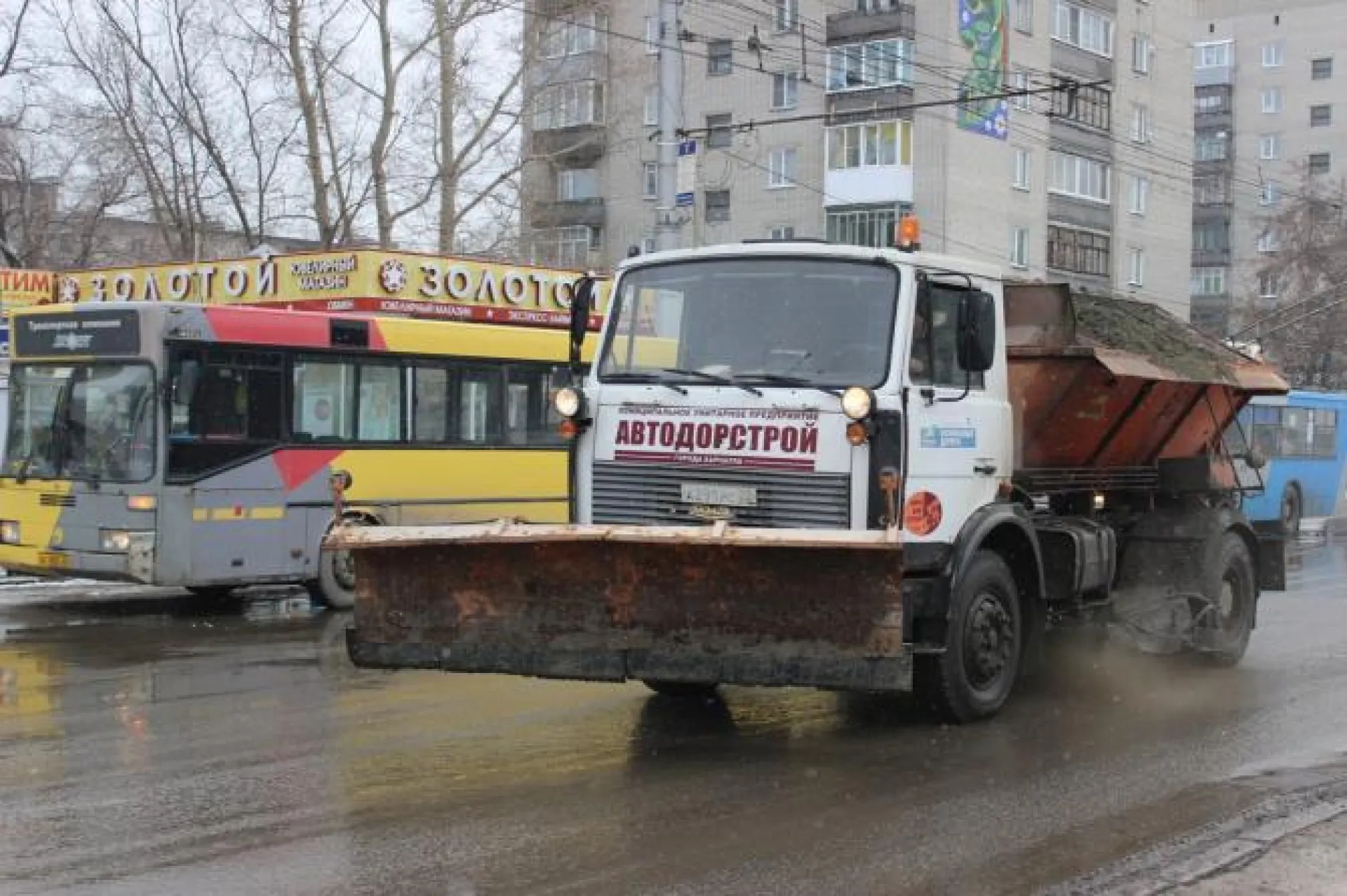 Барнаульские дорожники работают в усиленном режиме 
