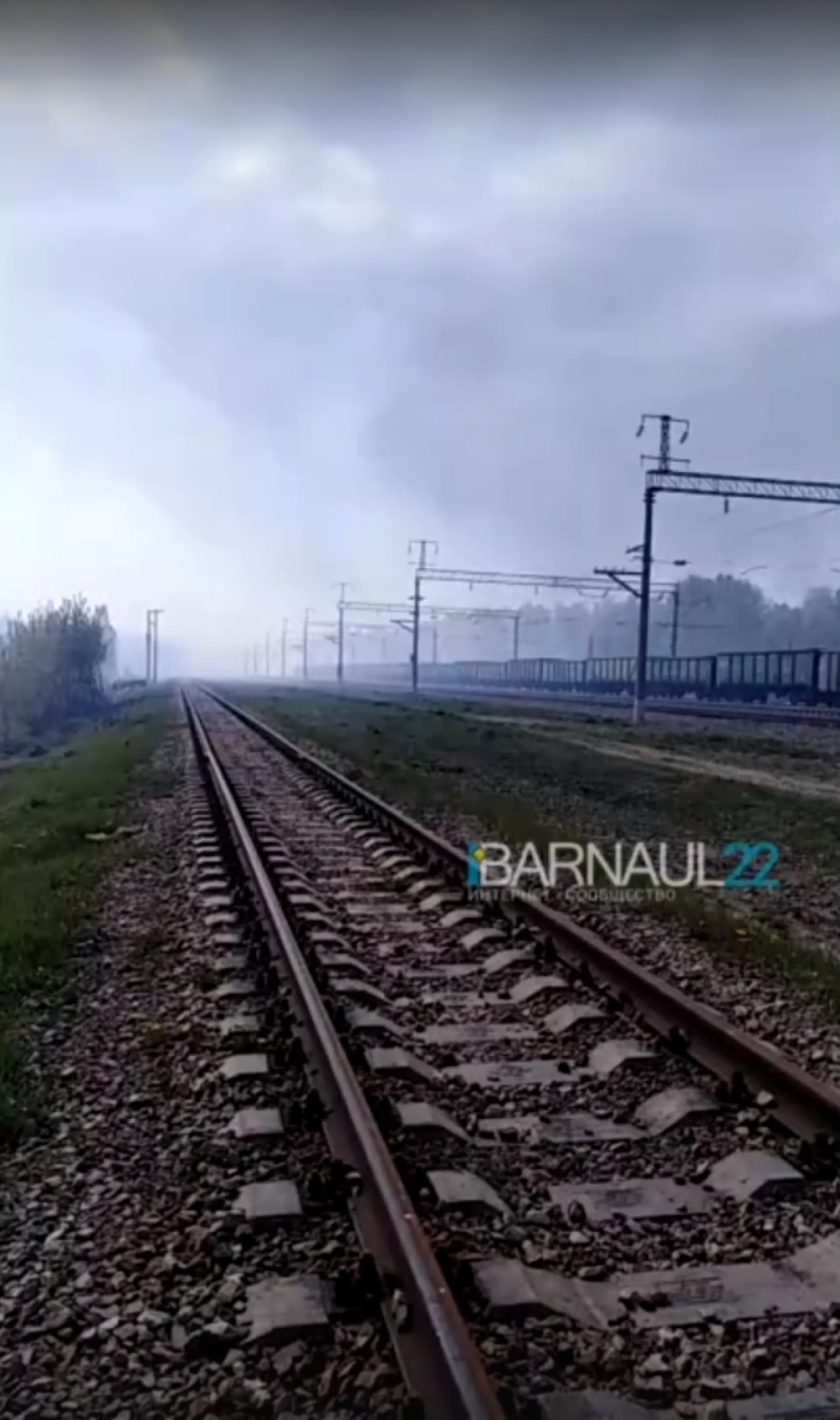 Посёлок в Алтайском крае окутало дымом из-за пожара Посёлок в Алтайском крае окутало дымом из-за пожара