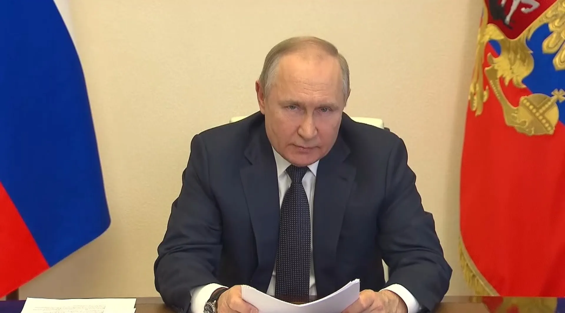 Владимир Путин: В России увеличат МРОТ, зарплаты бюджетников и прожиточный минимум