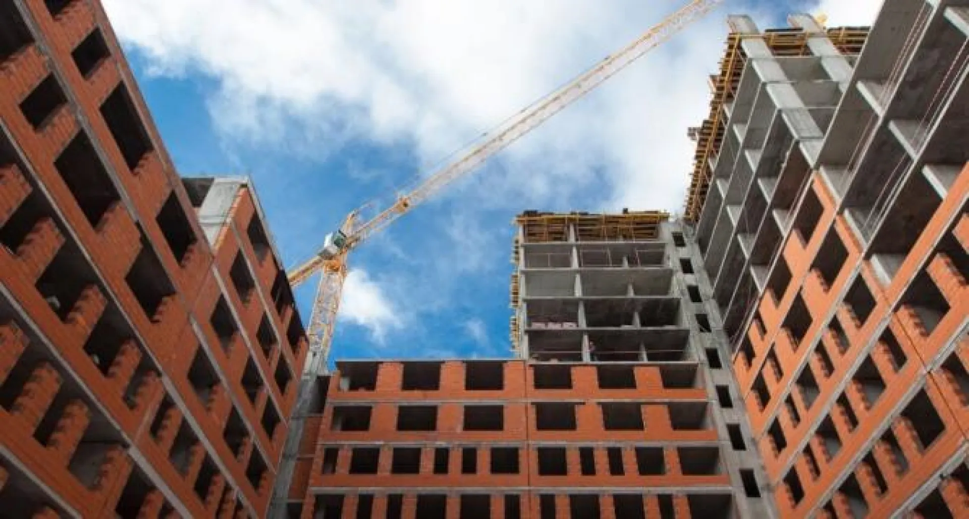 Проблемный дом в Новоалтайске достроят Проблемный дом в Новоалтайске достроят