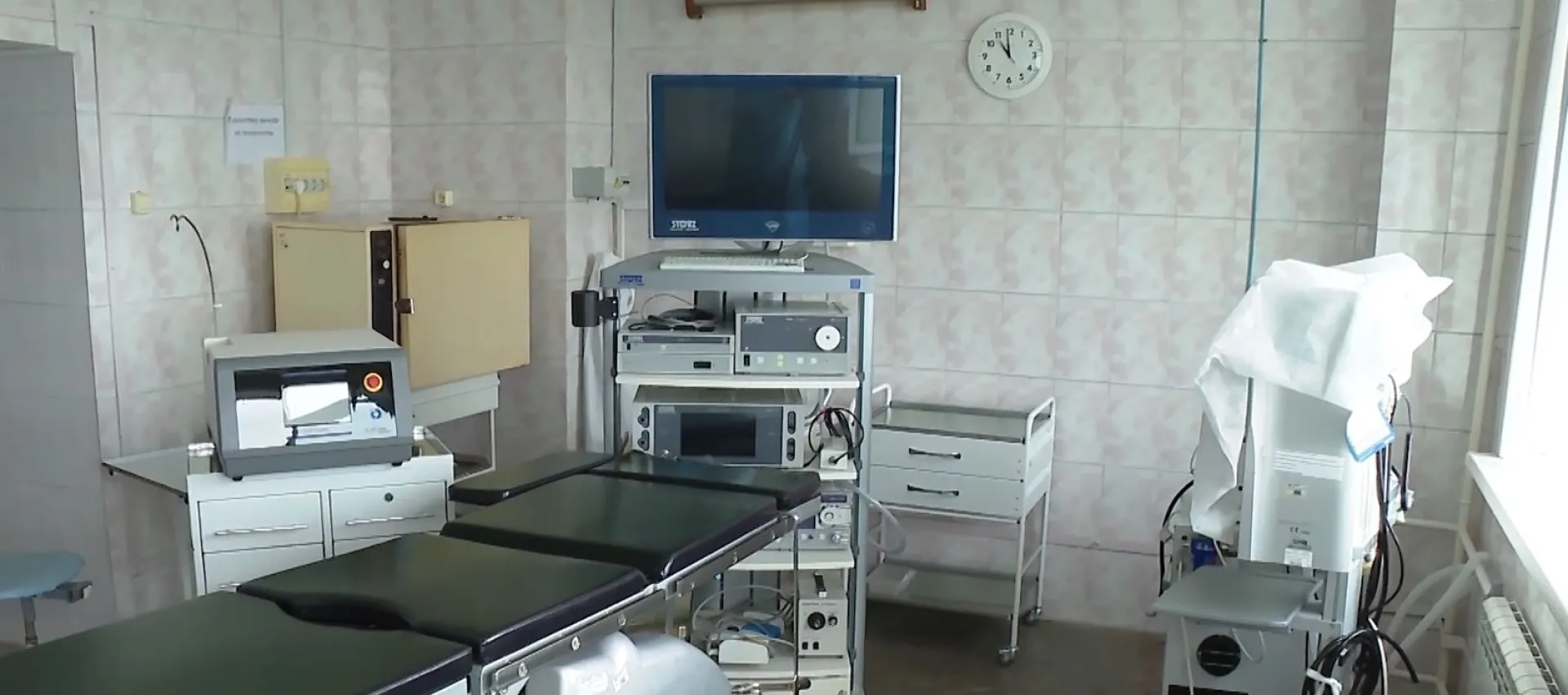 Новый аппарат для дробления камней установили в алтайском медцентре Новый аппарат для дробления камней установили в алтайском медцентре