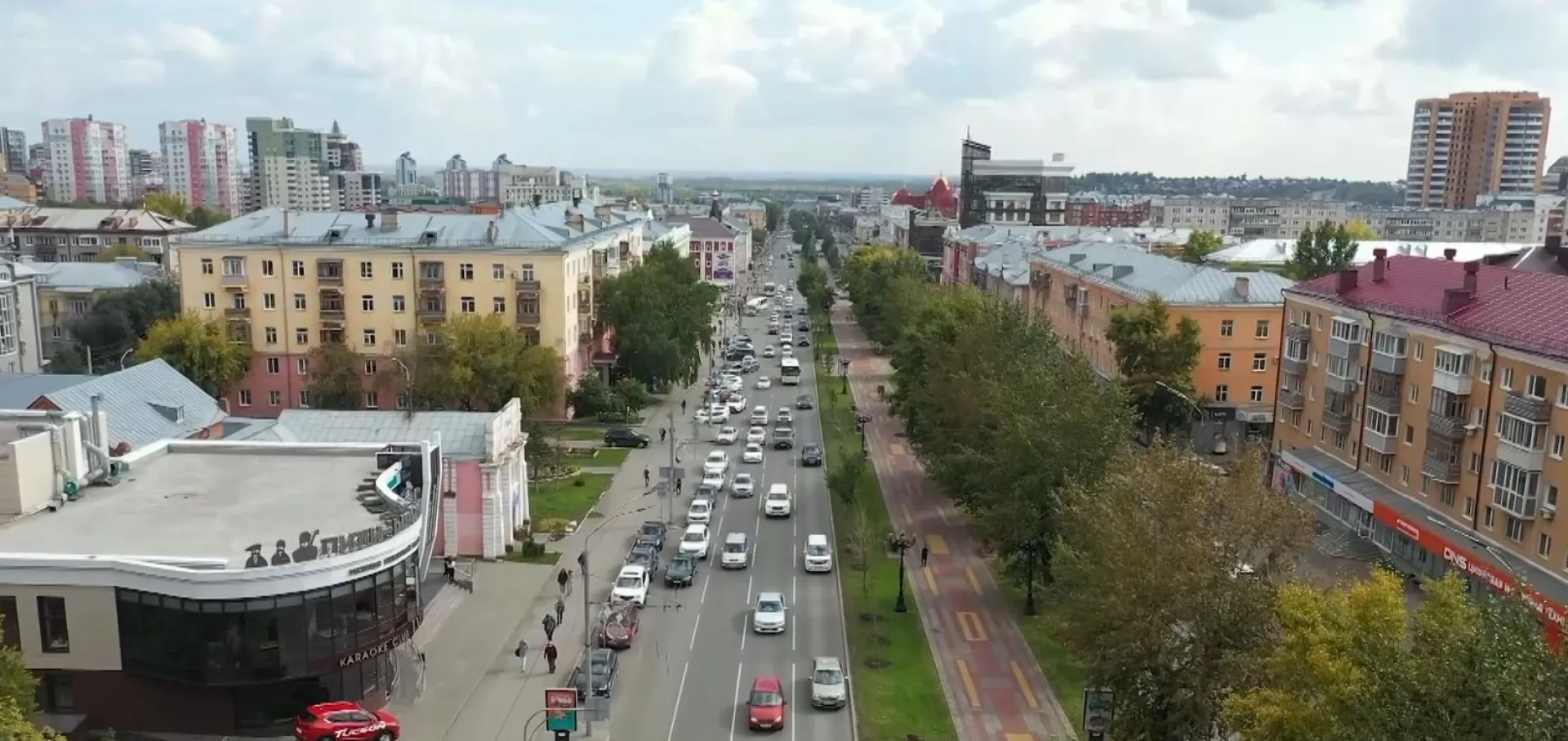 Блогер-путешественник Александр Пластков, решивший посетить 500 городов России, приехал в Барнаул
