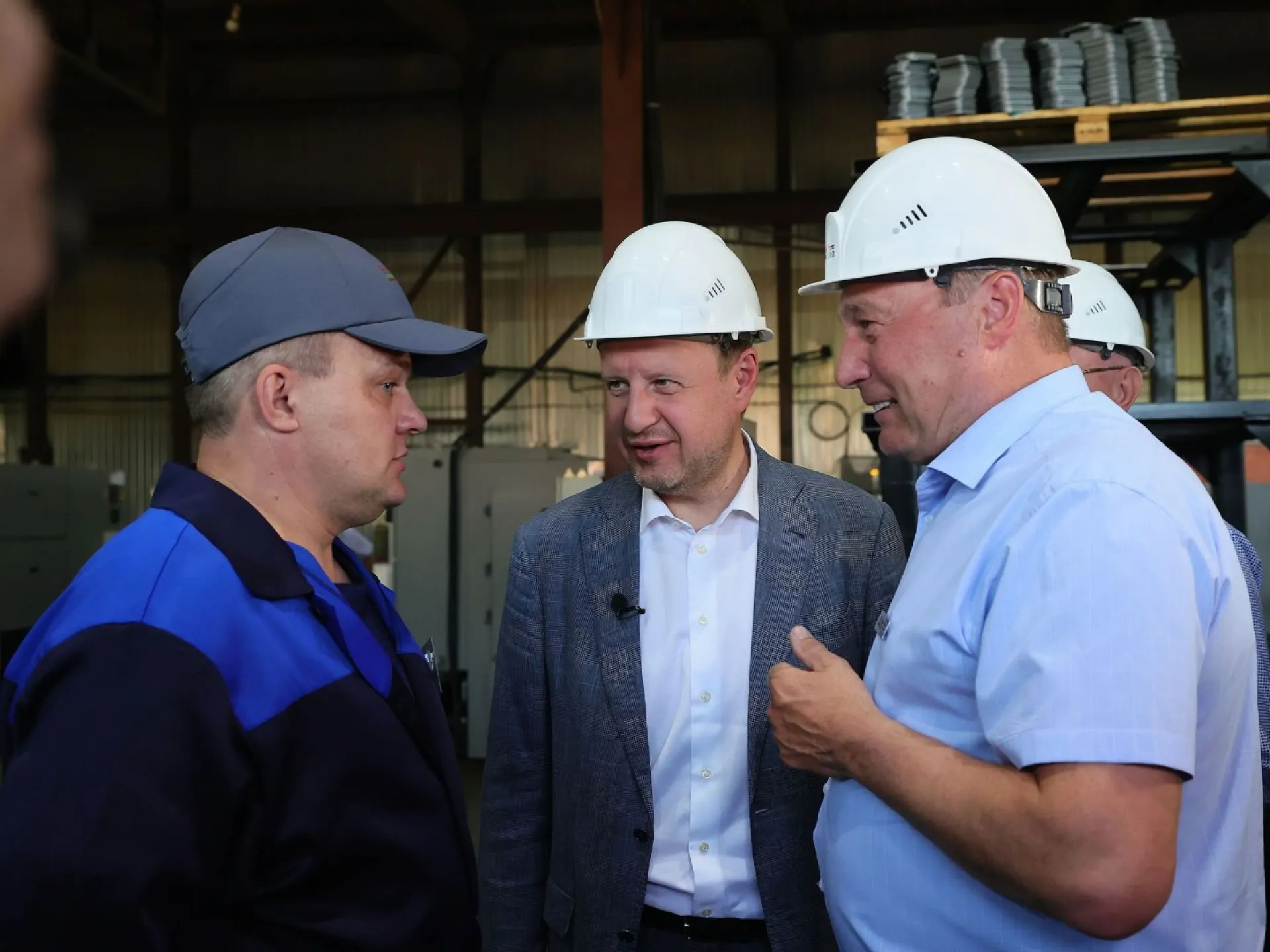Виктор Томенко посетил Леньковский сельмашзавод в Алтайском крае
