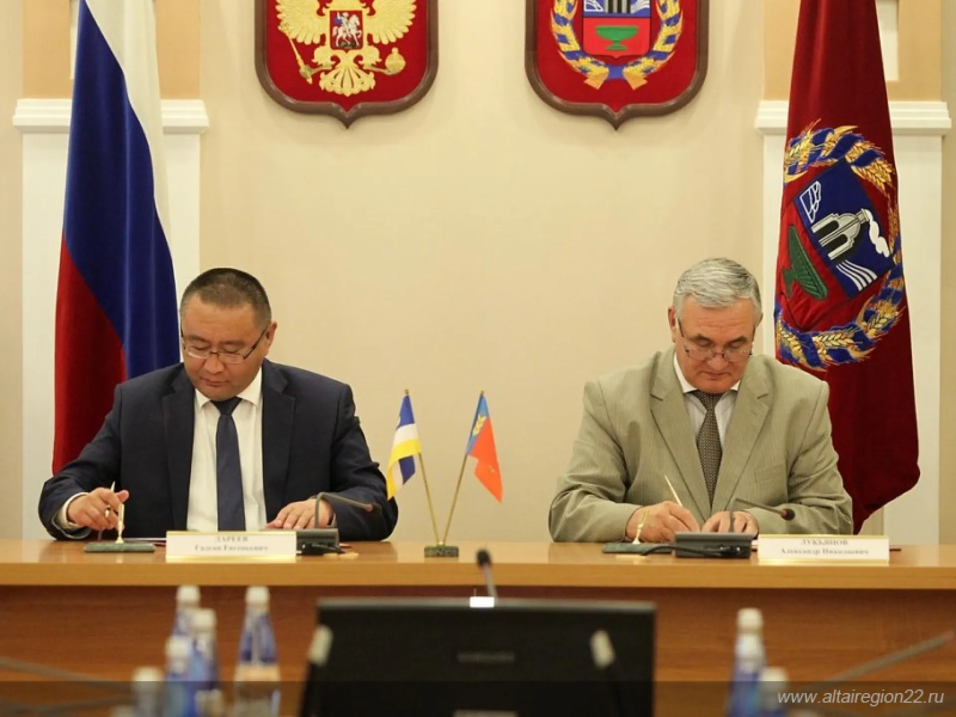 В правительстве региона подписали план мероприятий на 2021-2023 годы по реализации Соглашения между Алтайским краем и Республикой Бурятия