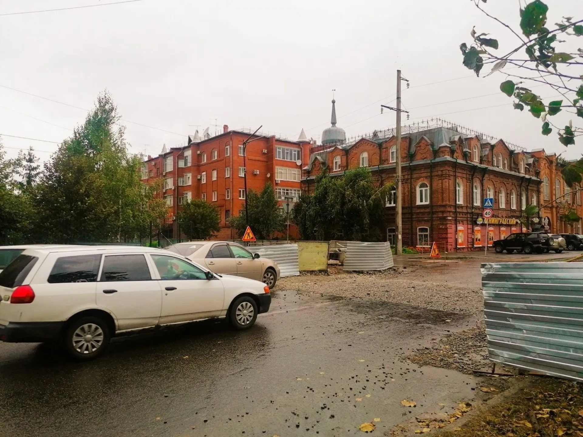В Бийске ремонтируют участок тепломагистрали на улице Турусова
