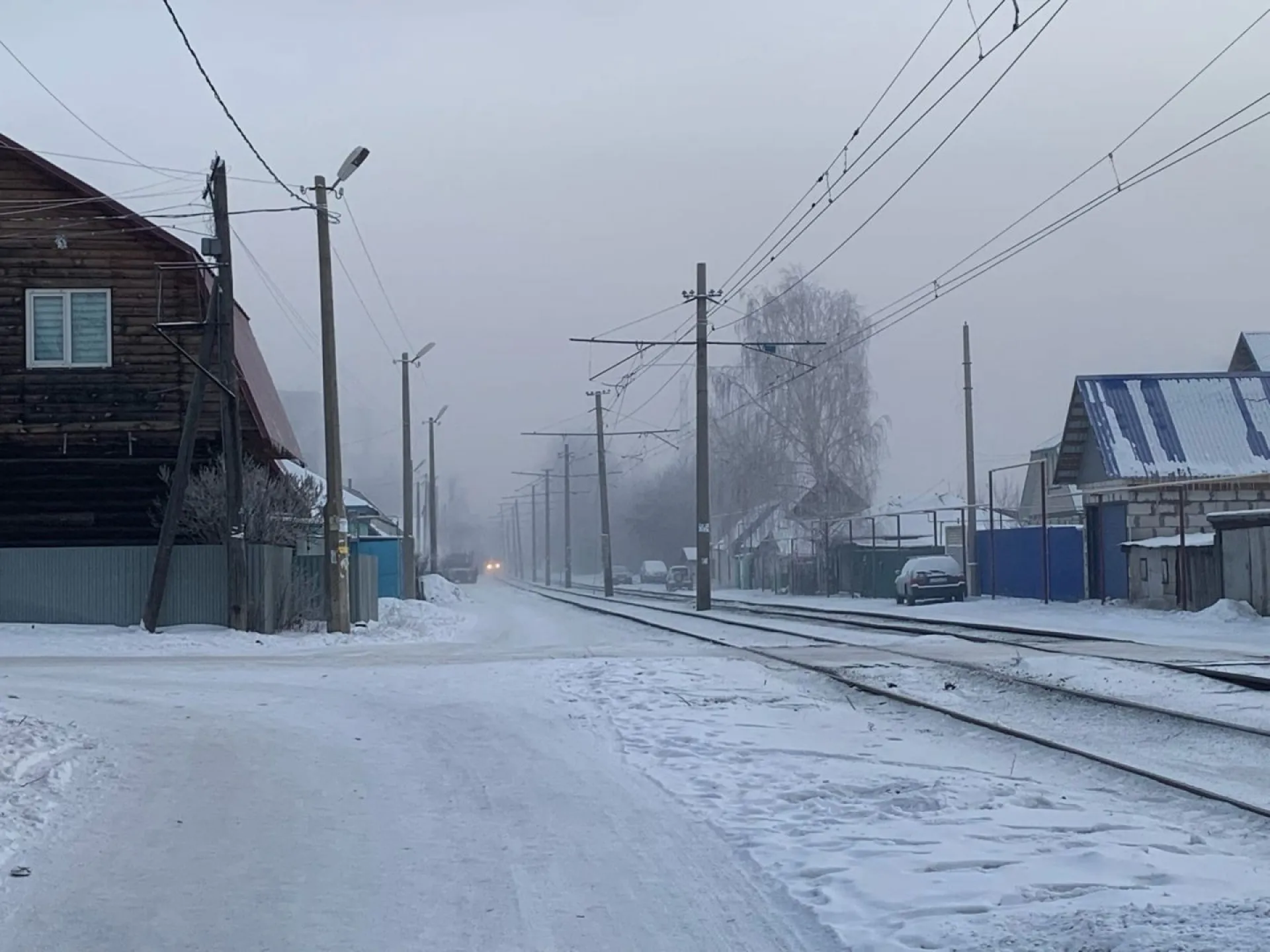 Густой туман опустился на улицы Барнаула
