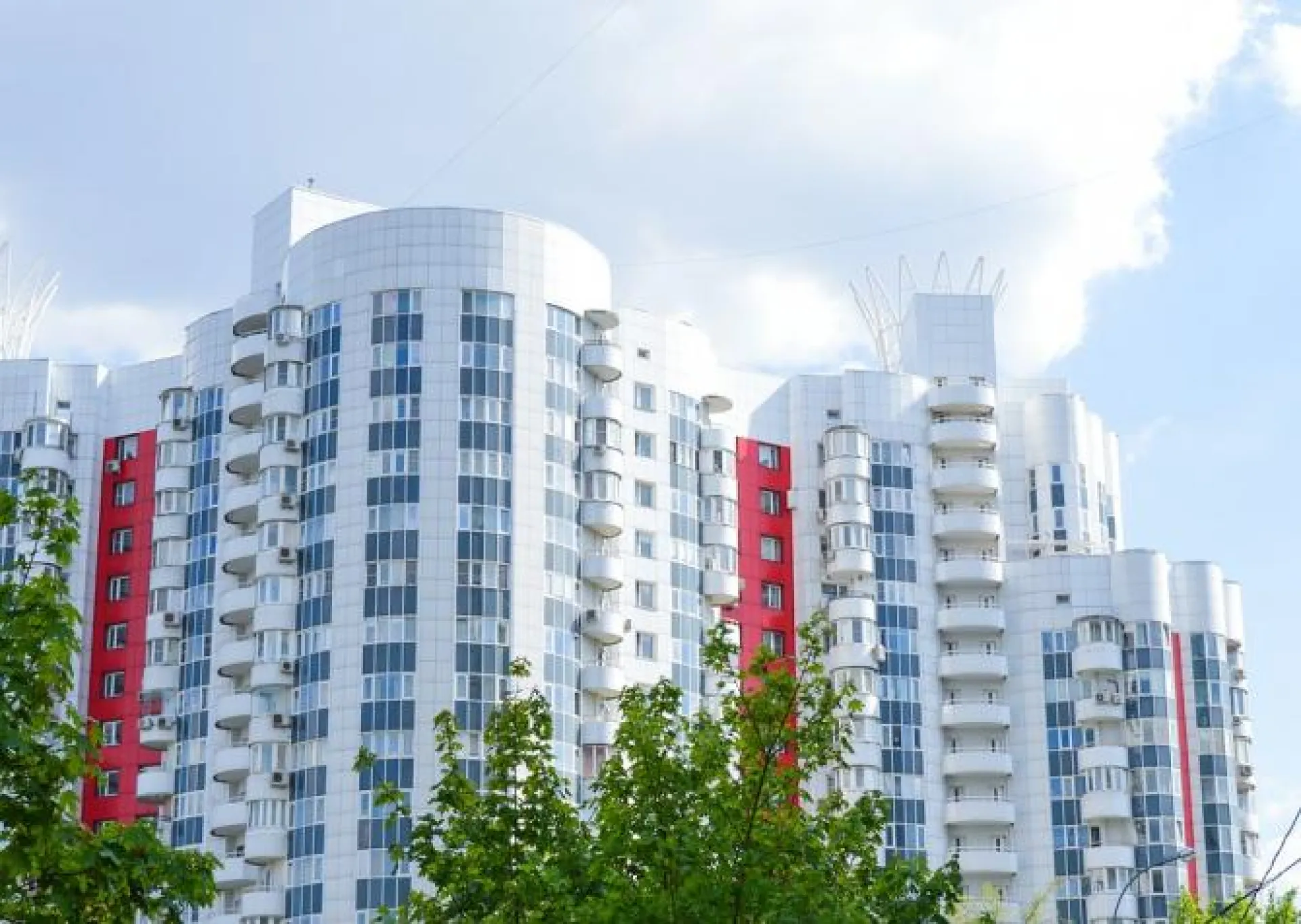Льготникам могут начать давать жилье в новостройках в России