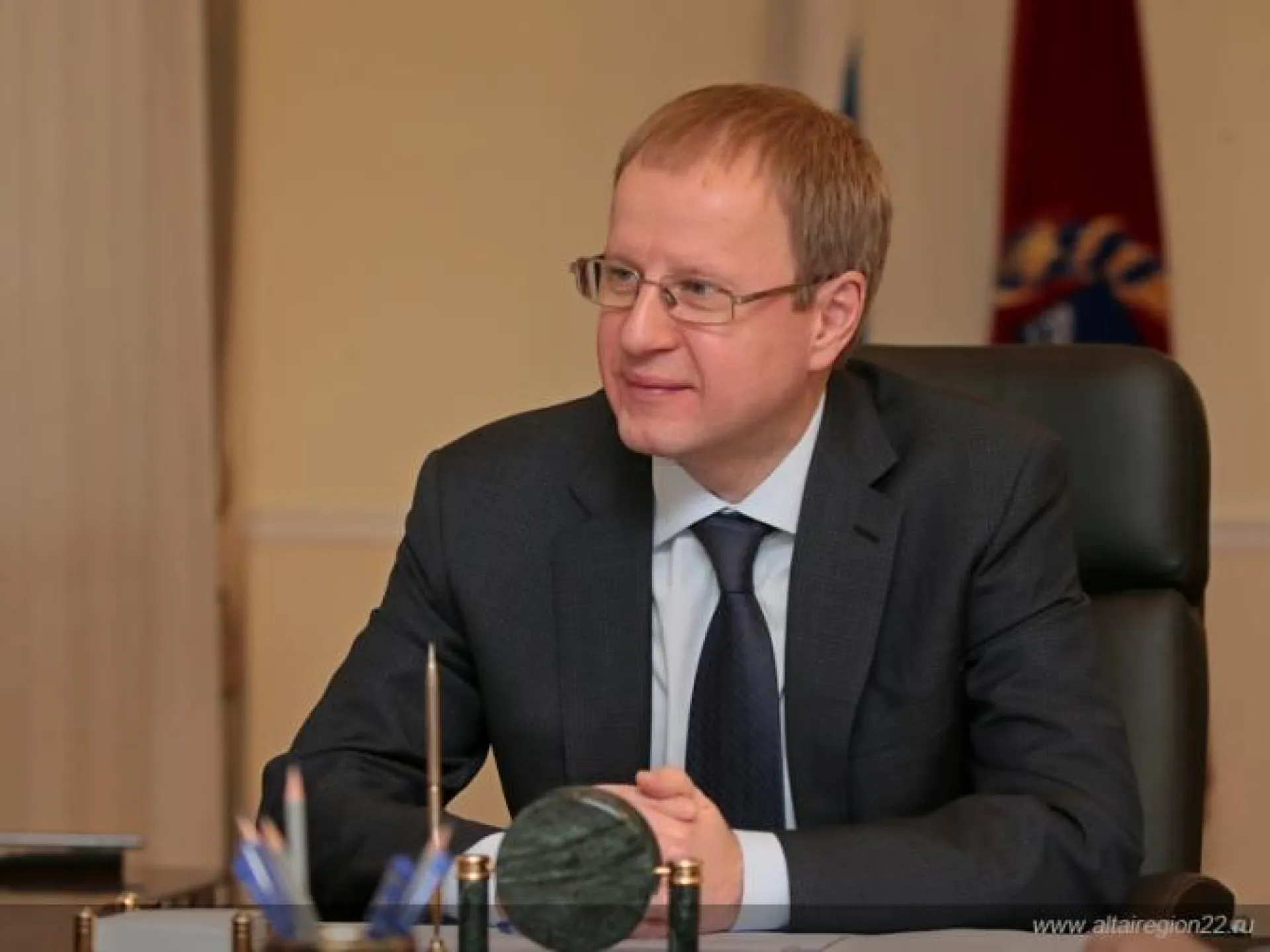 Губернатор Алтайского края Виктор Томенко поздравил педагогов дополнительного образования