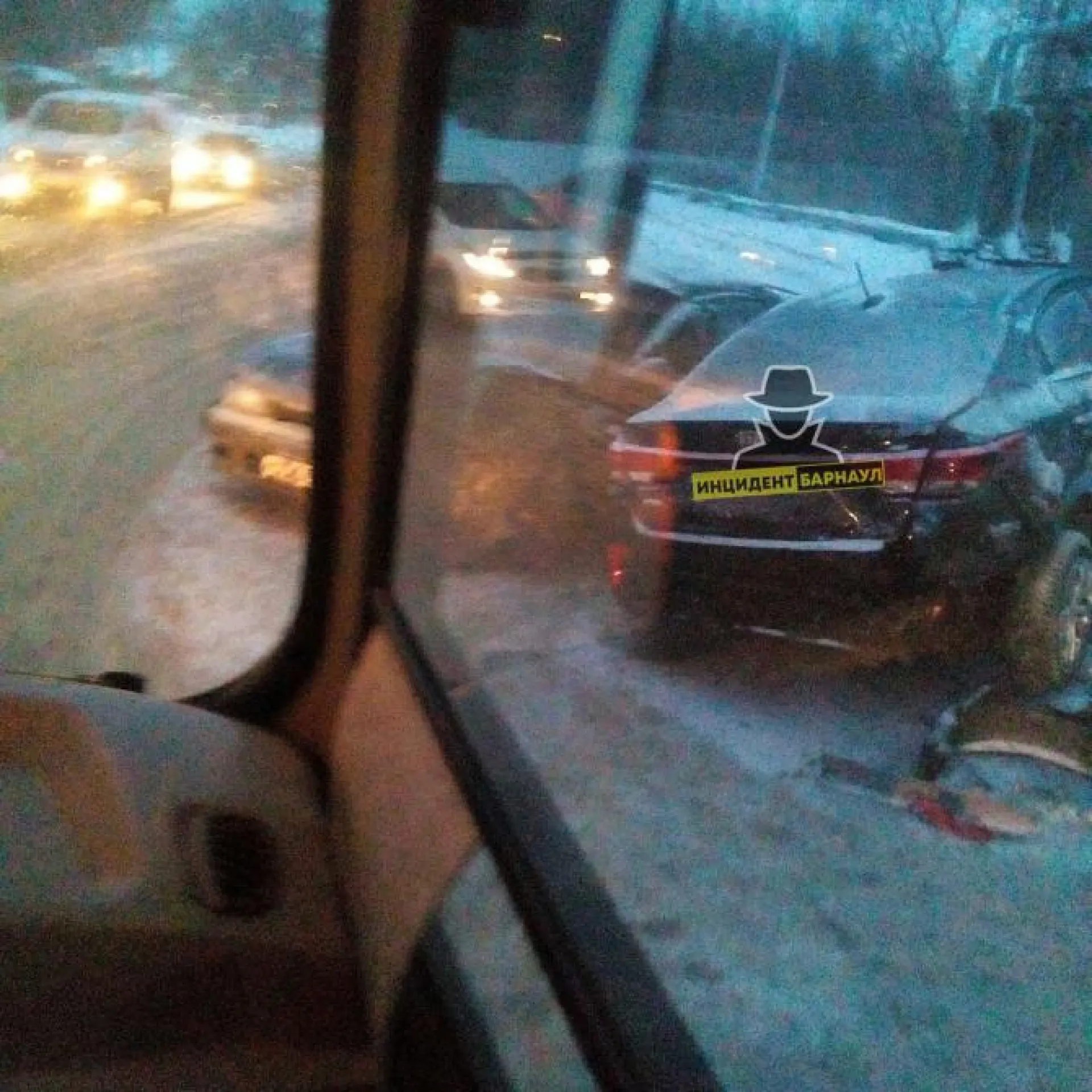 Видео: ДТП с участием пяти автомобилей произошло в Барнауле