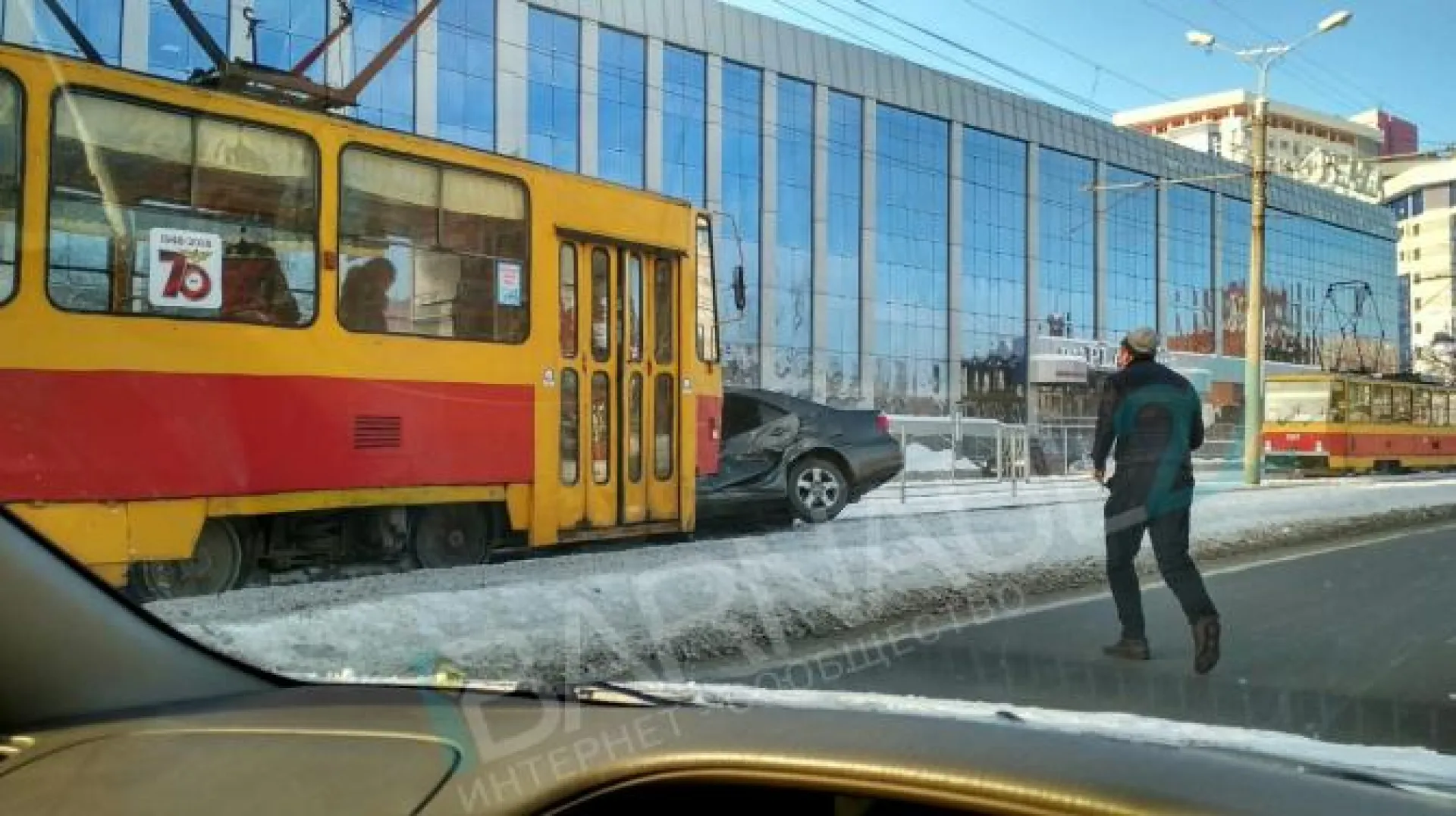 Страшная авария с участием трамвая произошла в Барнауле 
