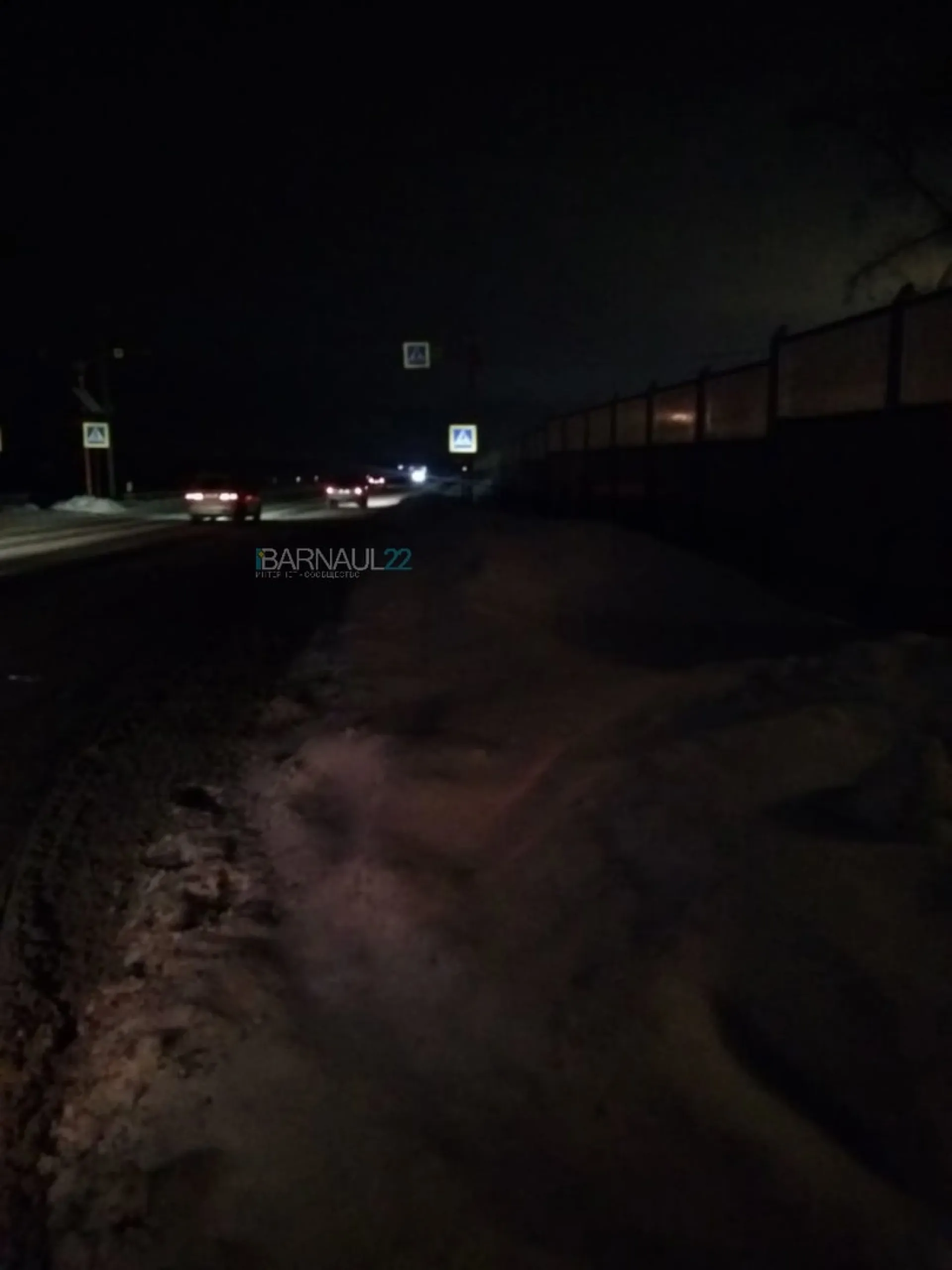 Жители района Барнаула жалуются на опасную дорогу и тротуары, заваленные сугробами Жители района Барнаула жалуются на опасную дорогу и тротуары, заваленные сугробами