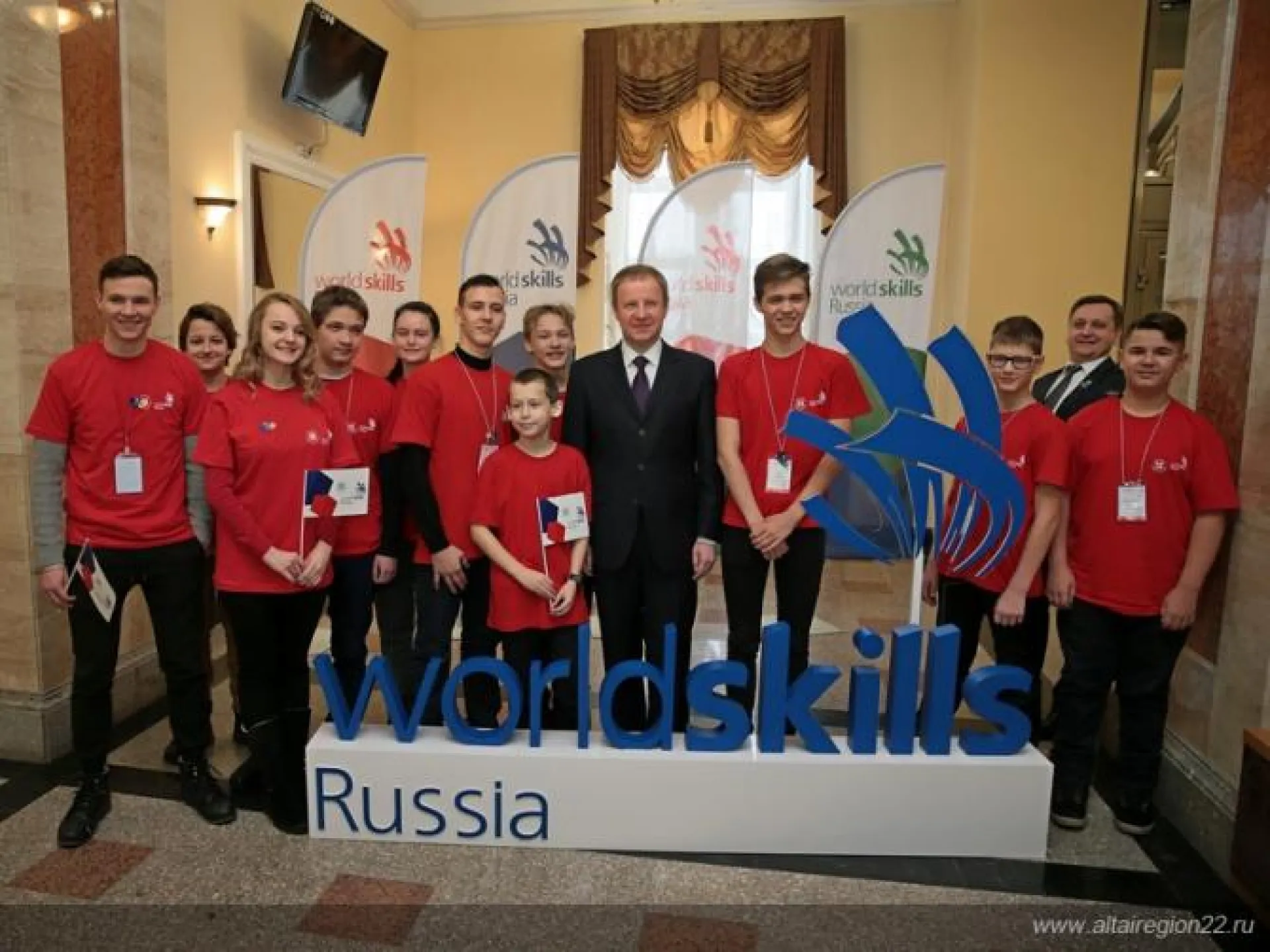 Виктор Томенко поздравил победителей чемпионата WorldSkills Russia – 2018 