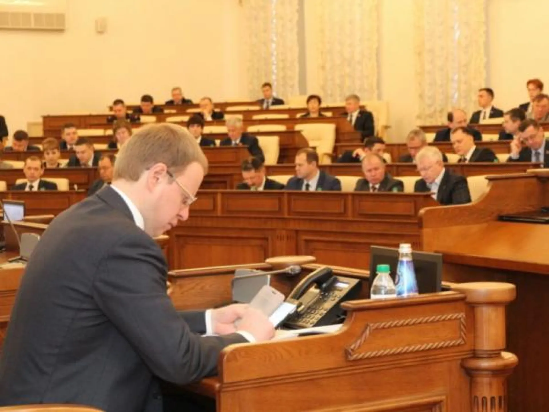 Во фракциях краевого парламента начали подготовку вопросов к отчету губернатора Во фракциях краевого парламента начали подготовку вопросов к отчету губернатора