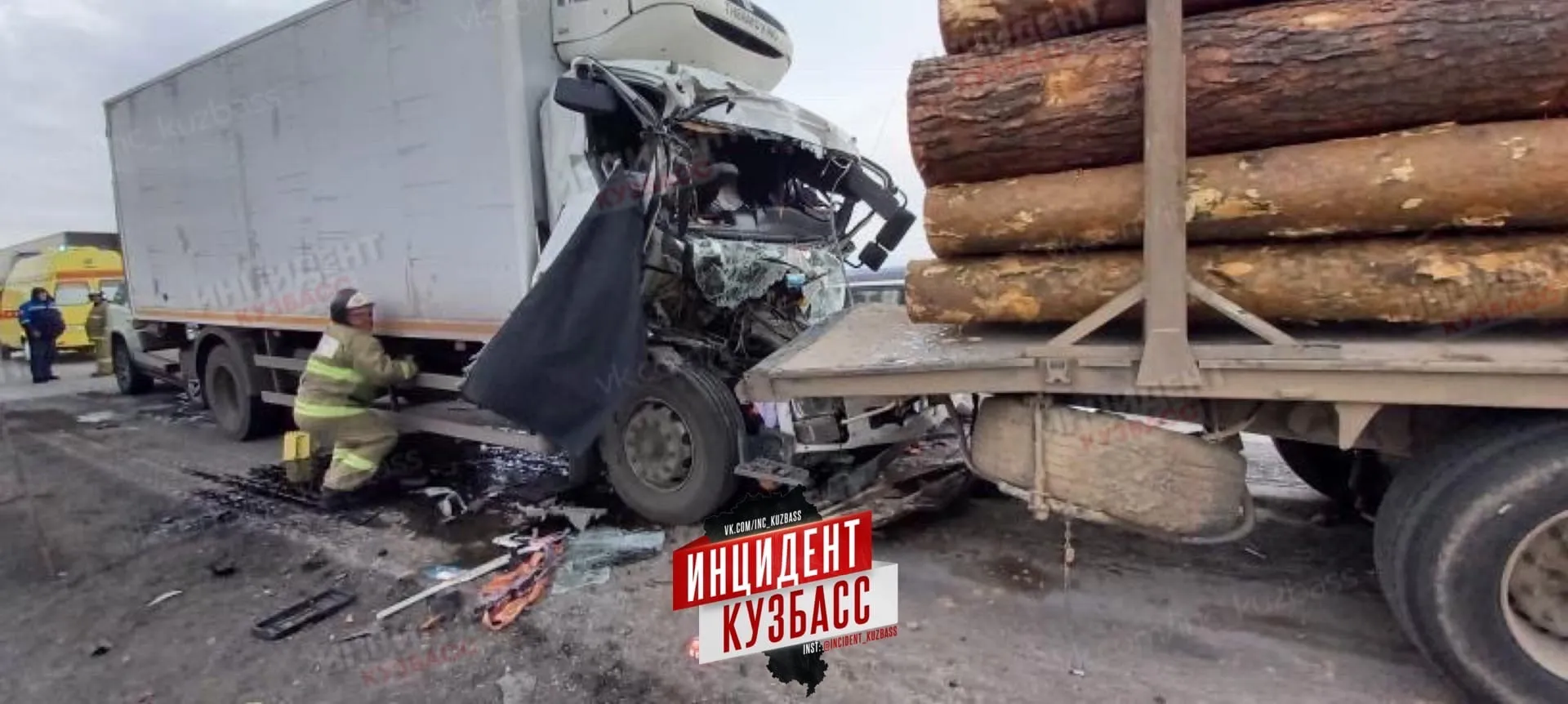 В массовом ДТП с участием лесовоза в Сибири пострадали пять человек