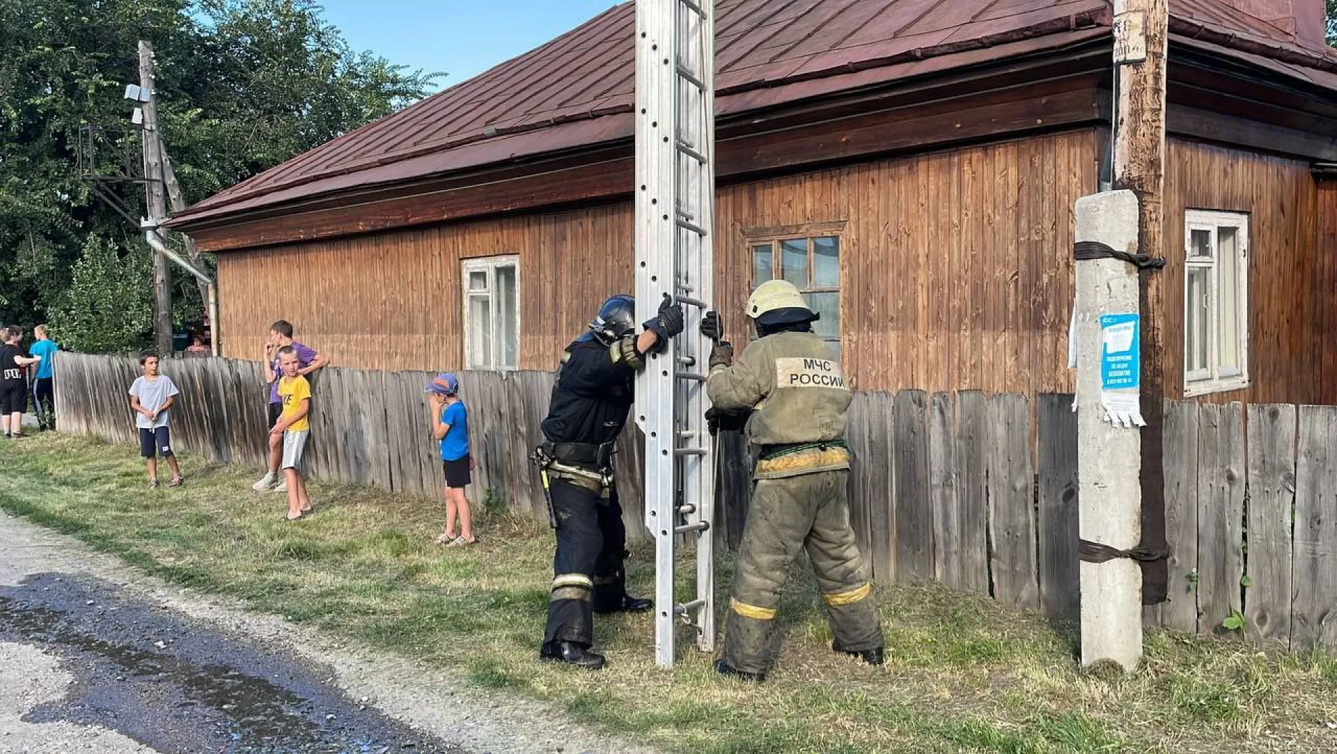 В Барнауле ликвидировали пожар площадью 150 квадратных метров В Барнауле ликвидировали пожар площадью 150 квадратных метров