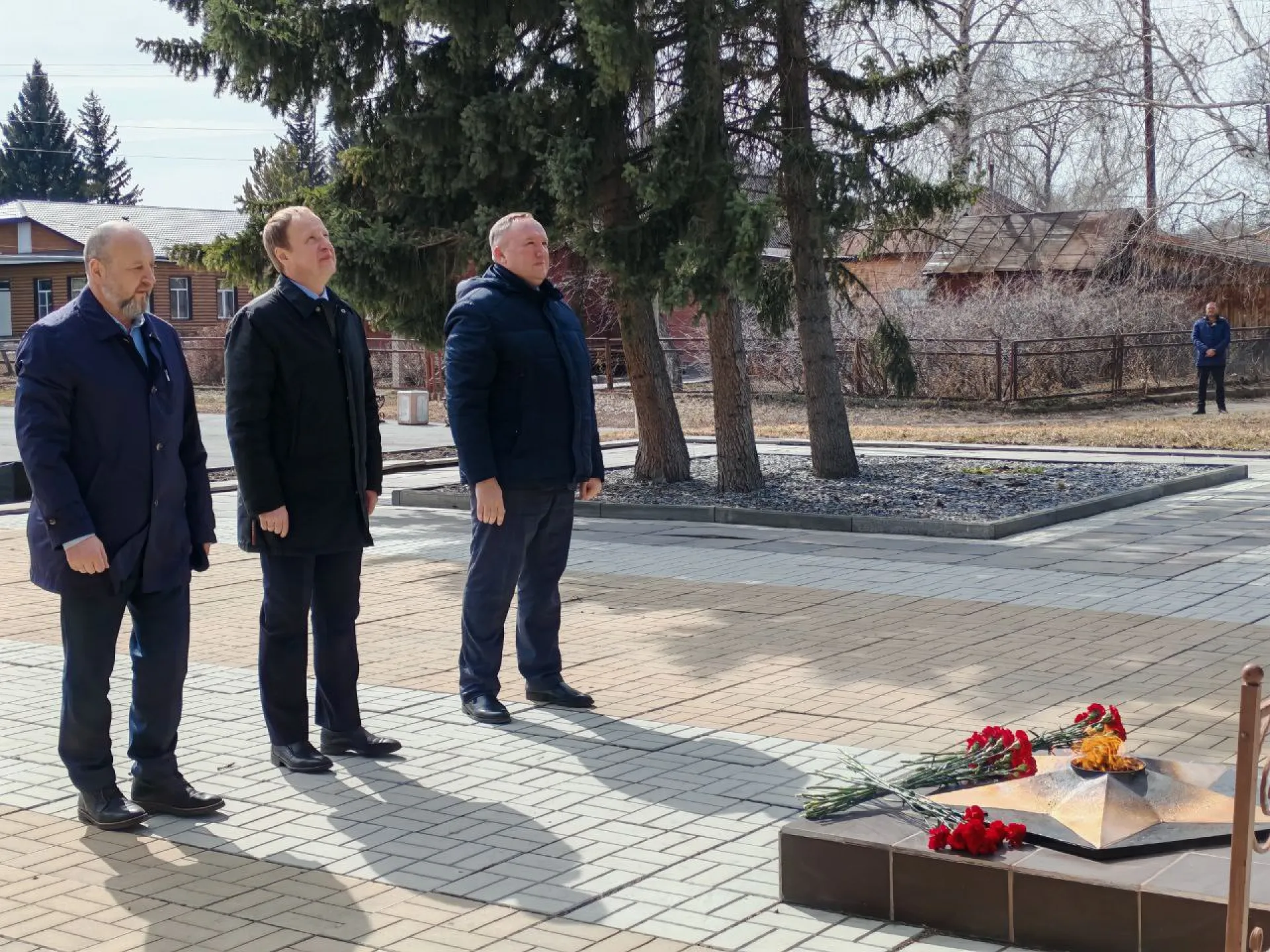Губернатор Алтайского края почтил память павших бойцов из Краснощёковского района