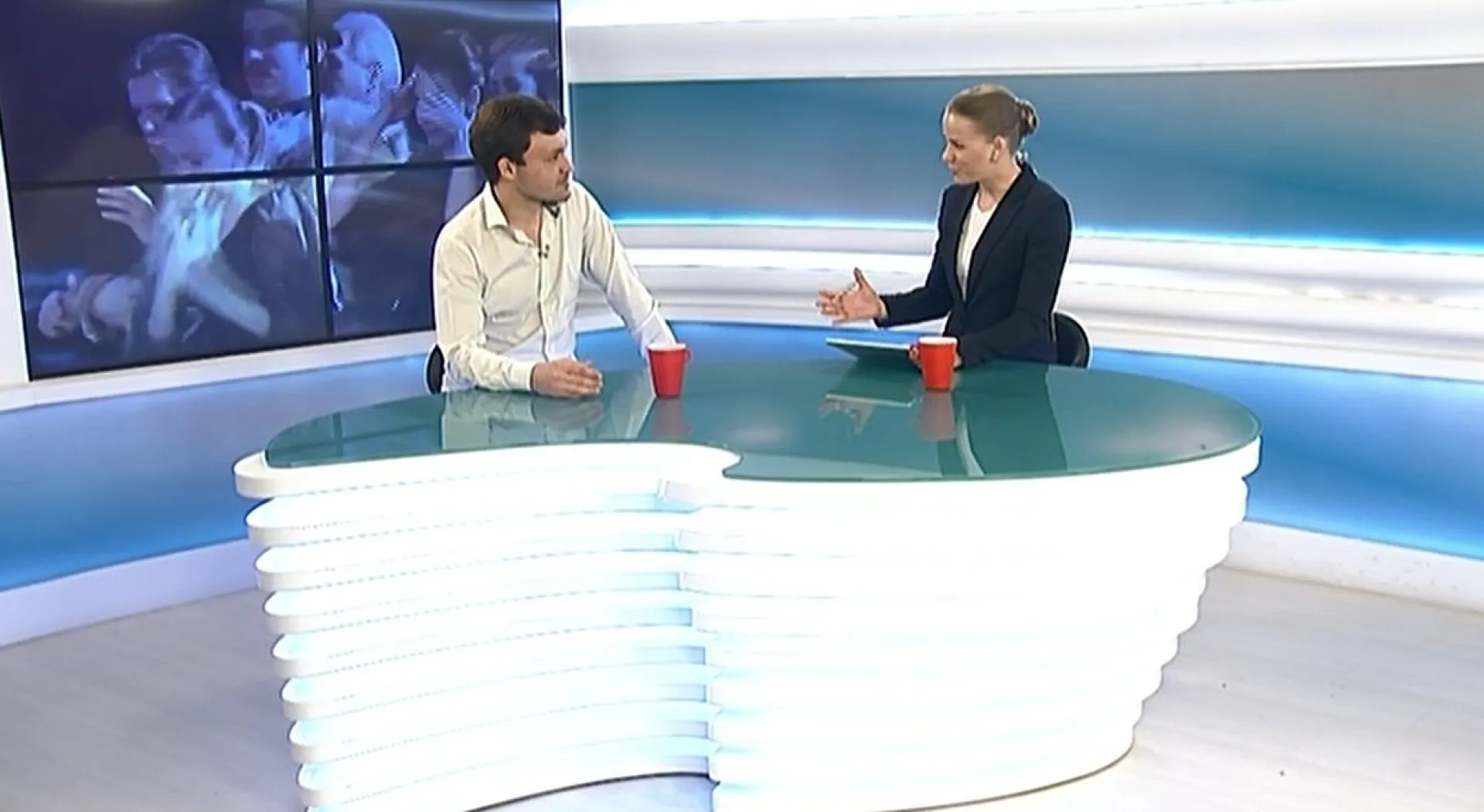 «Интервью дня»: общение со зрителями за кулисами театра «Интервью дня»: общение со зрителями за кулисами театра