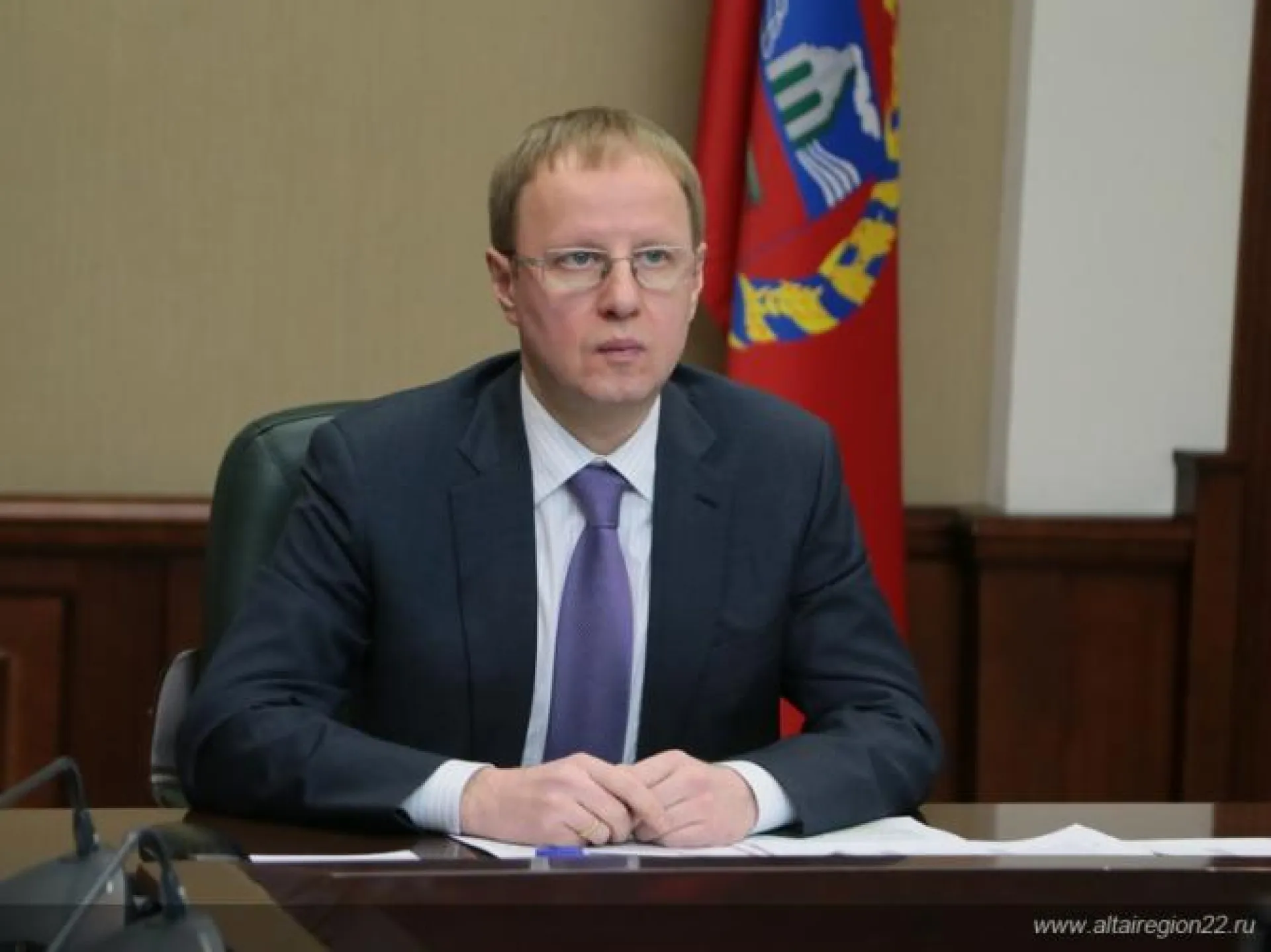 Виктор Томенко и председатель АКЗС Александр Романенко поздравили алтайских учёных