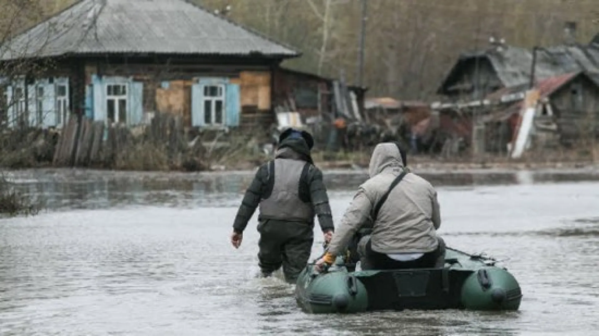 Подтопленными в Алтайском крае остаются 15 приусадебных участков 