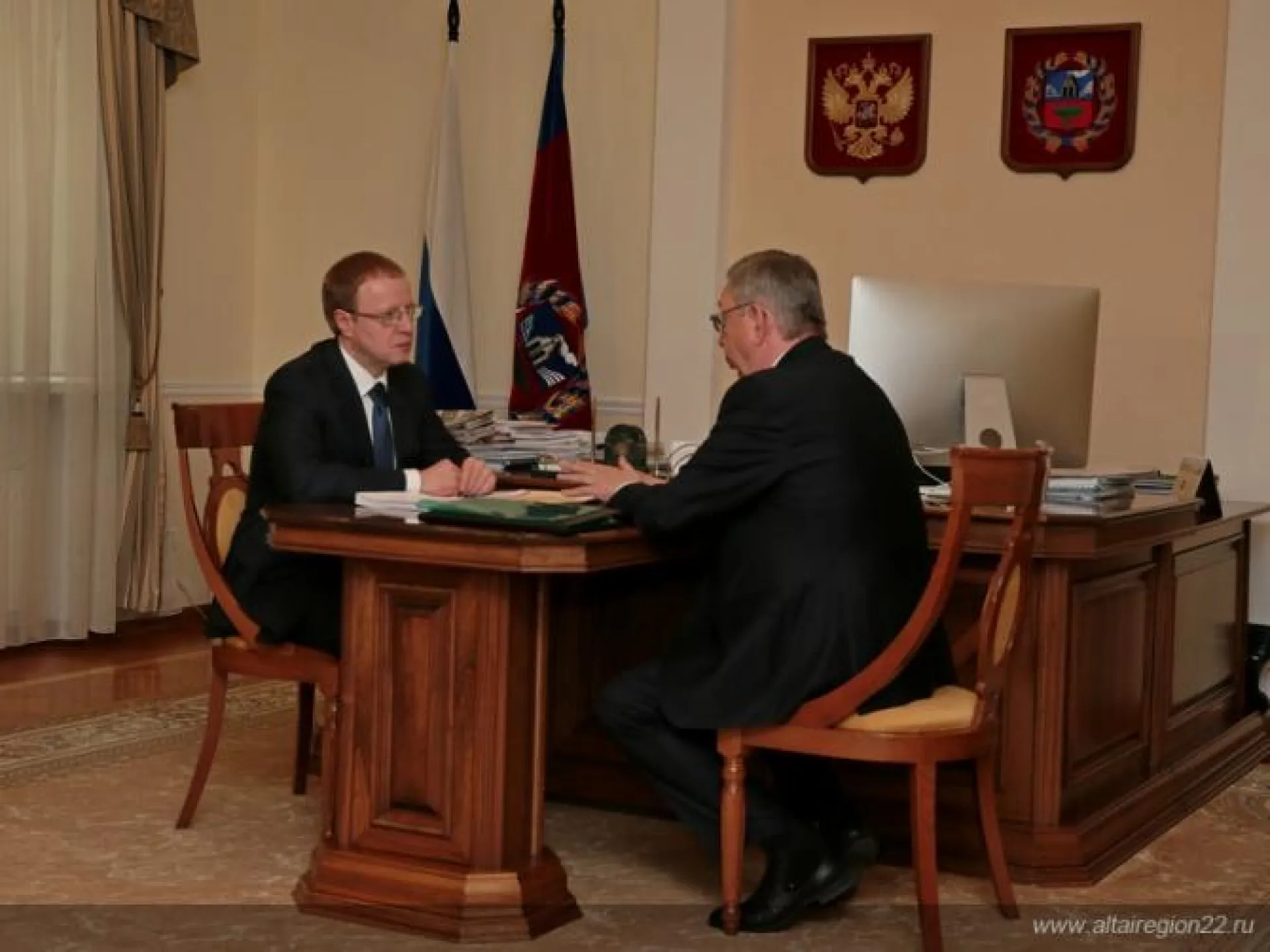 Виктор Томенко обсудил поддержку бизнеса с уполномоченным по защите прав предпринимателей в Алтайском крае Виктор Томенко обсудил поддержку бизнеса с уполномоченным по защите прав предпринимателей в Алтайском крае