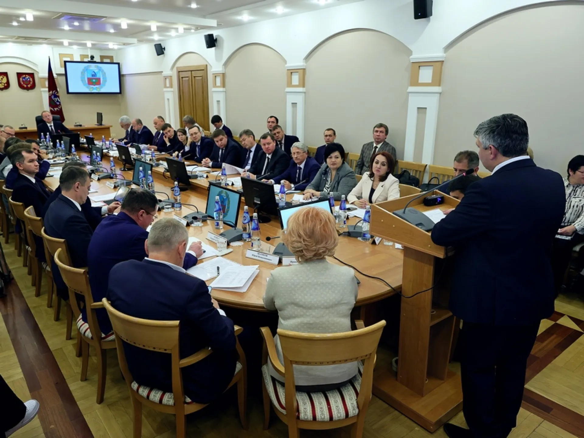На заседании правительства Алтайского края рассмотрели перспективные планы социально-экономического развития Поспелихинского района