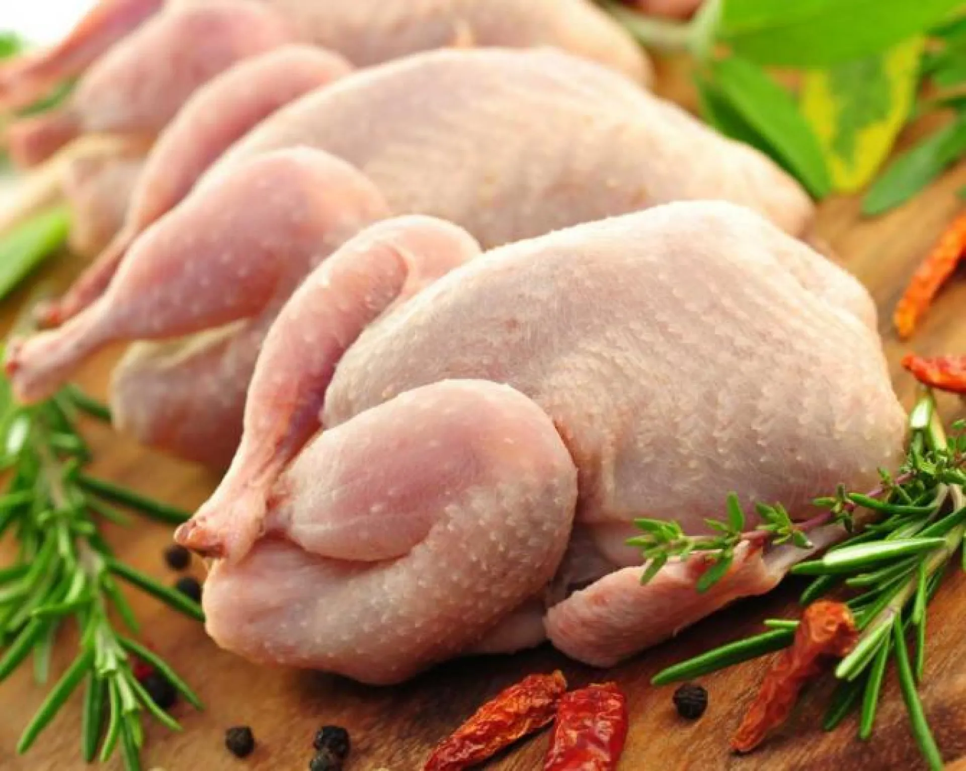 Куриное мясо резко подорожало в России
