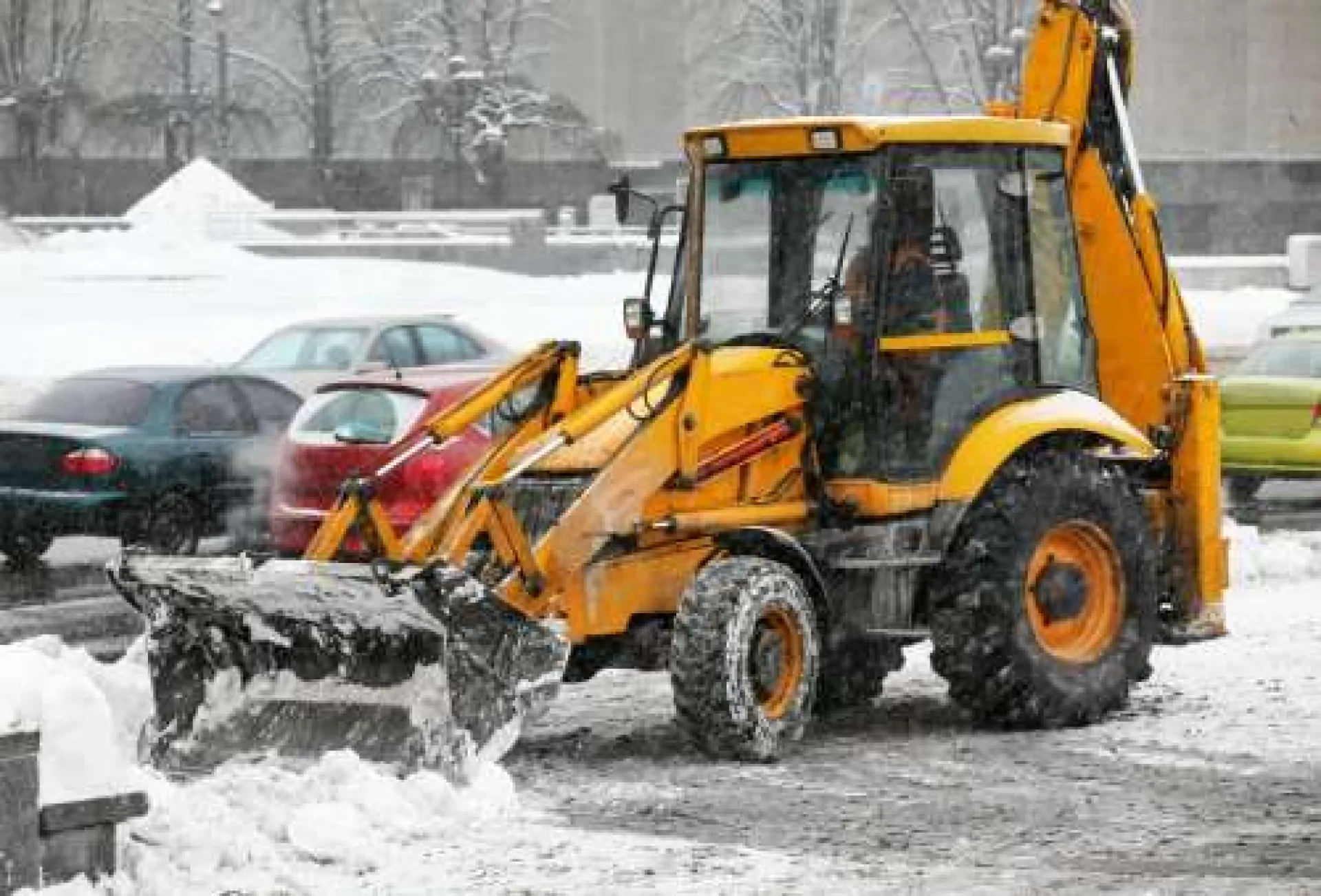 Более 2 800 кубометров снега вывезли с улиц Барнаула за сутки Более 2 800 кубометров снега вывезли с улиц Барнаула за сутки