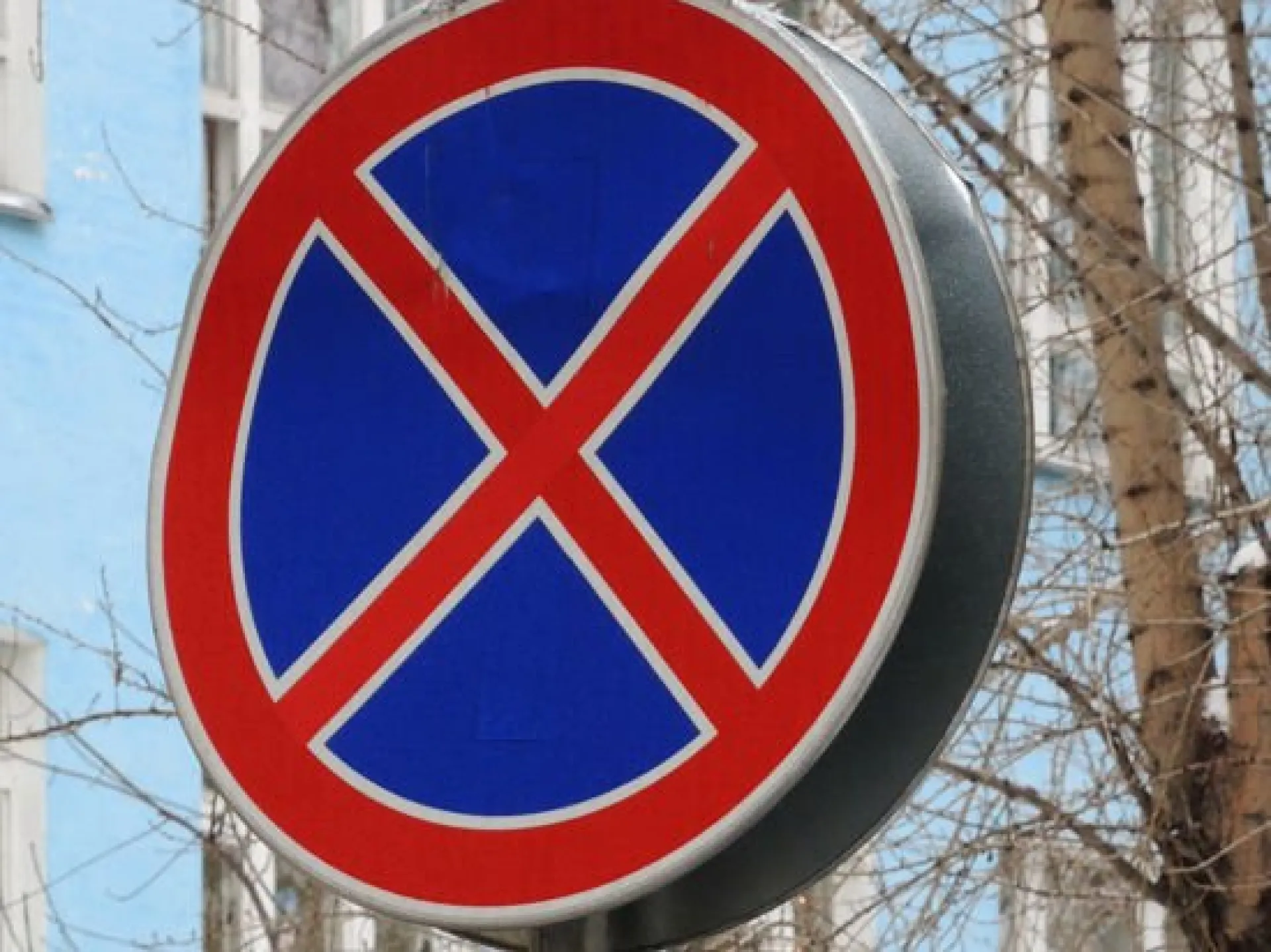 На нескольких участках в центре Барнаула ограничат остановку и стоянку машин в ночное время На нескольких участках в центре Барнаула ограничат остановку и стоянку машин в ночное время