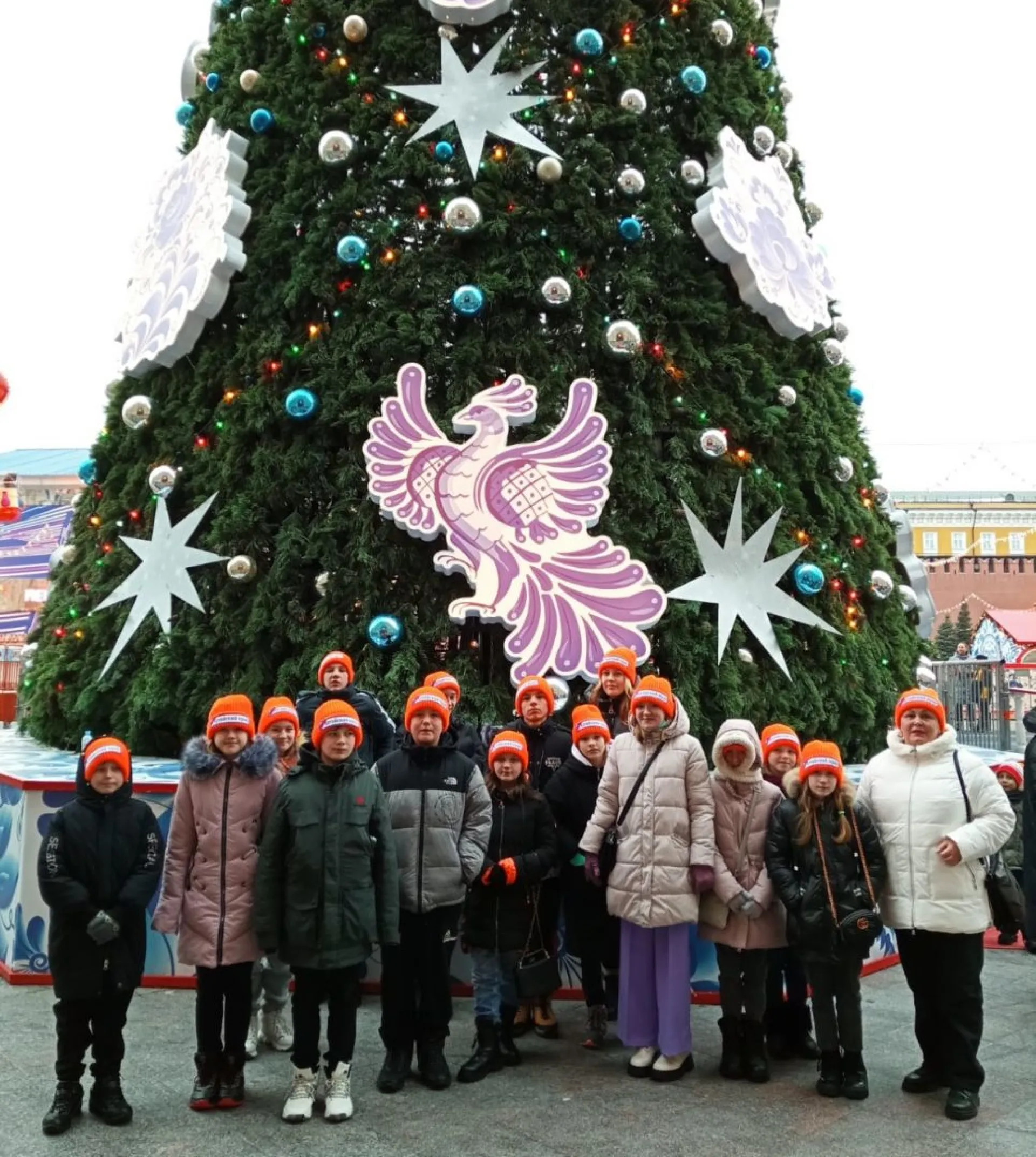 Алтайские школьники побывали на новогодней елке в Москве