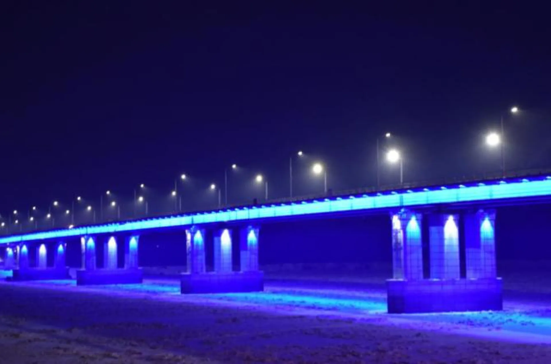 Подсветку установили на Новом мосту в Барнауле 