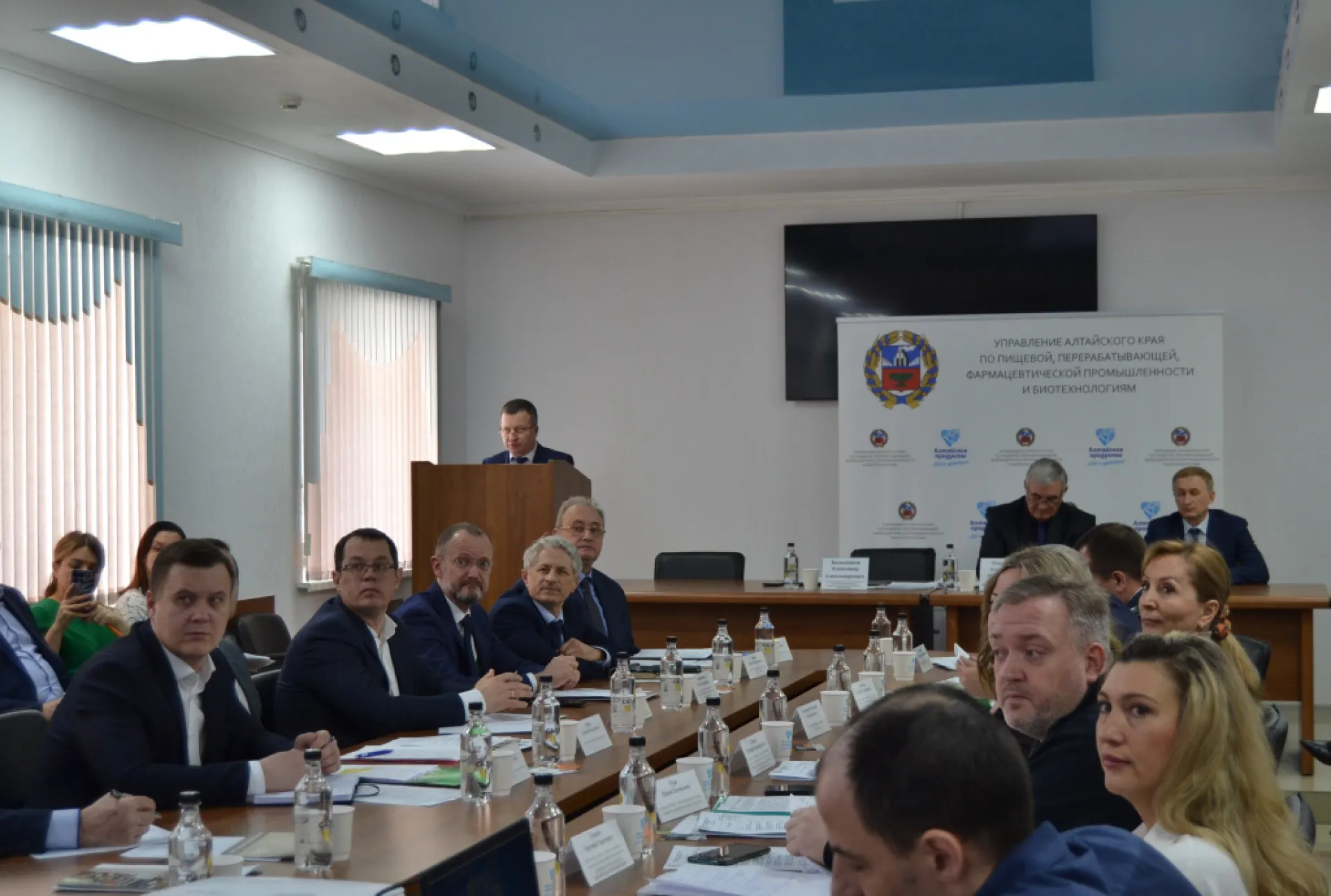 В Алтайском крае обсудили, как будут развивать молочную отрасль В Алтайском крае обсудили, как будут развивать молочную отрасль