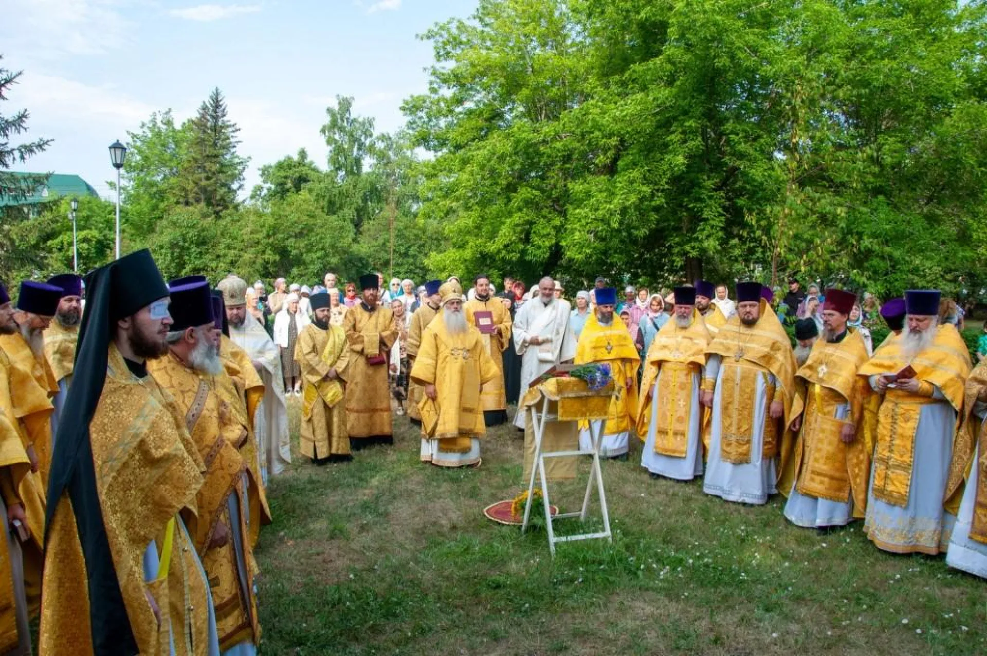 Божественная литургия в честь праздника апостолов Петра и Павла состоялась в Барнауле
