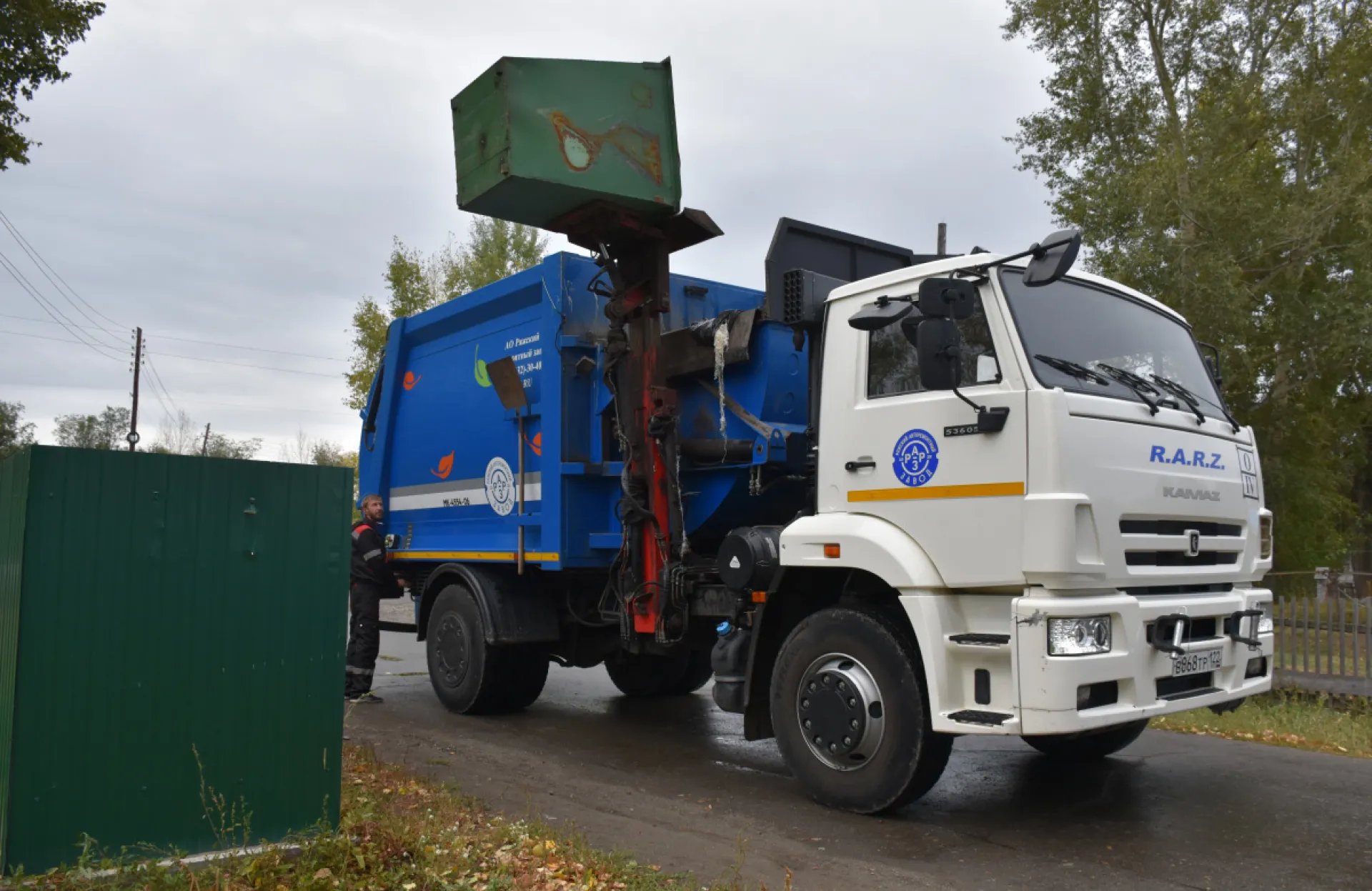 Около тысячи контейнеров для сбора мусора установили в Бийском районе Около тысячи контейнеров для сбора мусора установили в Бийском районе