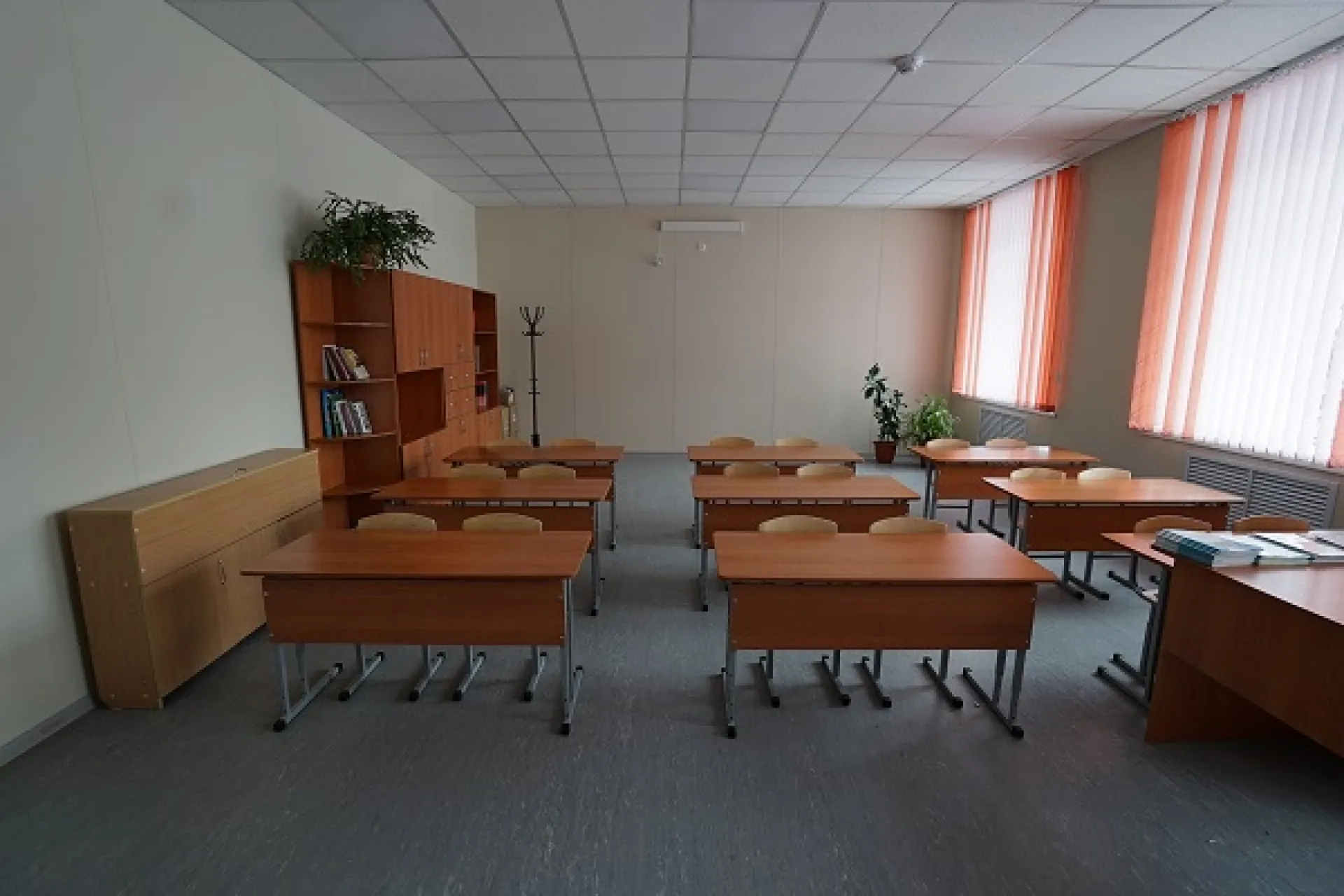 В Алтайском крае укомплектовали школу мебелью, произведённой заключёнными