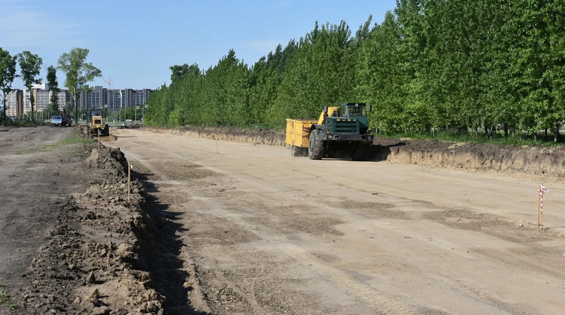 Новую дорогу по улице Солнечная поляна строят в Барнауле