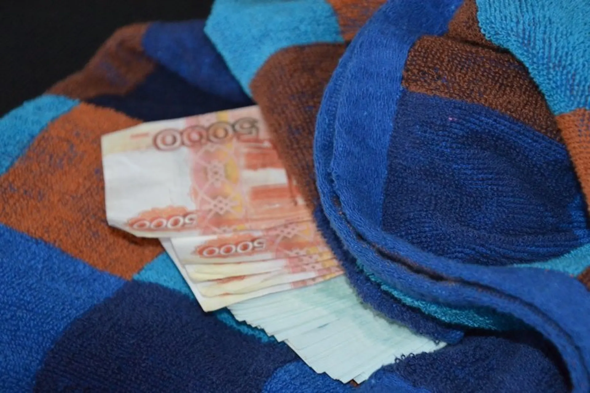 Пенсионерка из Бийска «сняла порчу» за 210 тысяч рублей Пенсионерка из Бийска «сняла порчу» за 210 тысяч рублей